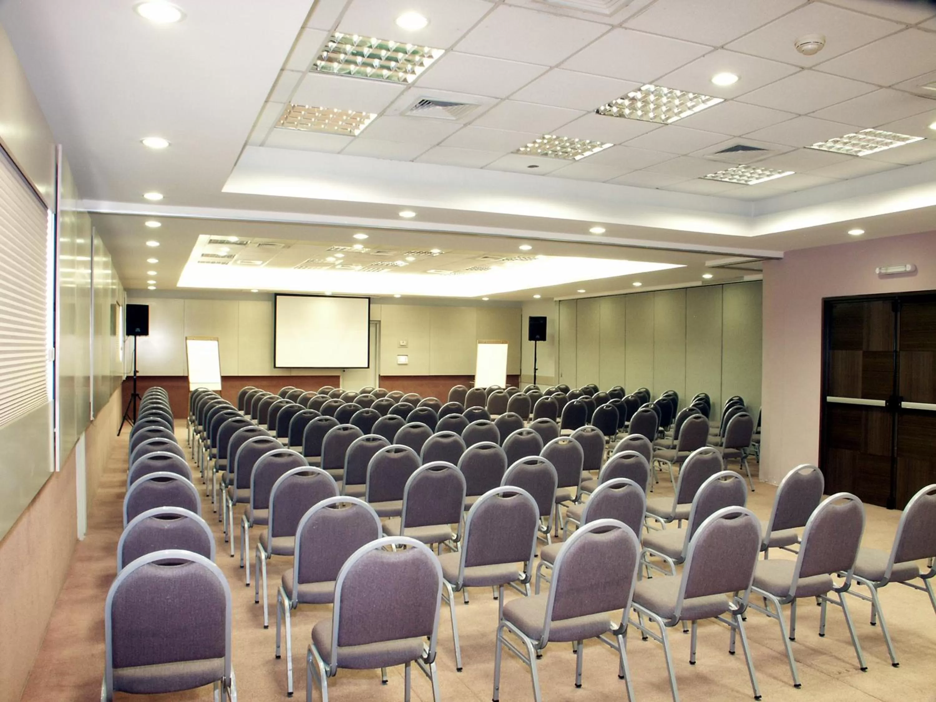 Business facilities in Alta Reggia Plaza Hotel