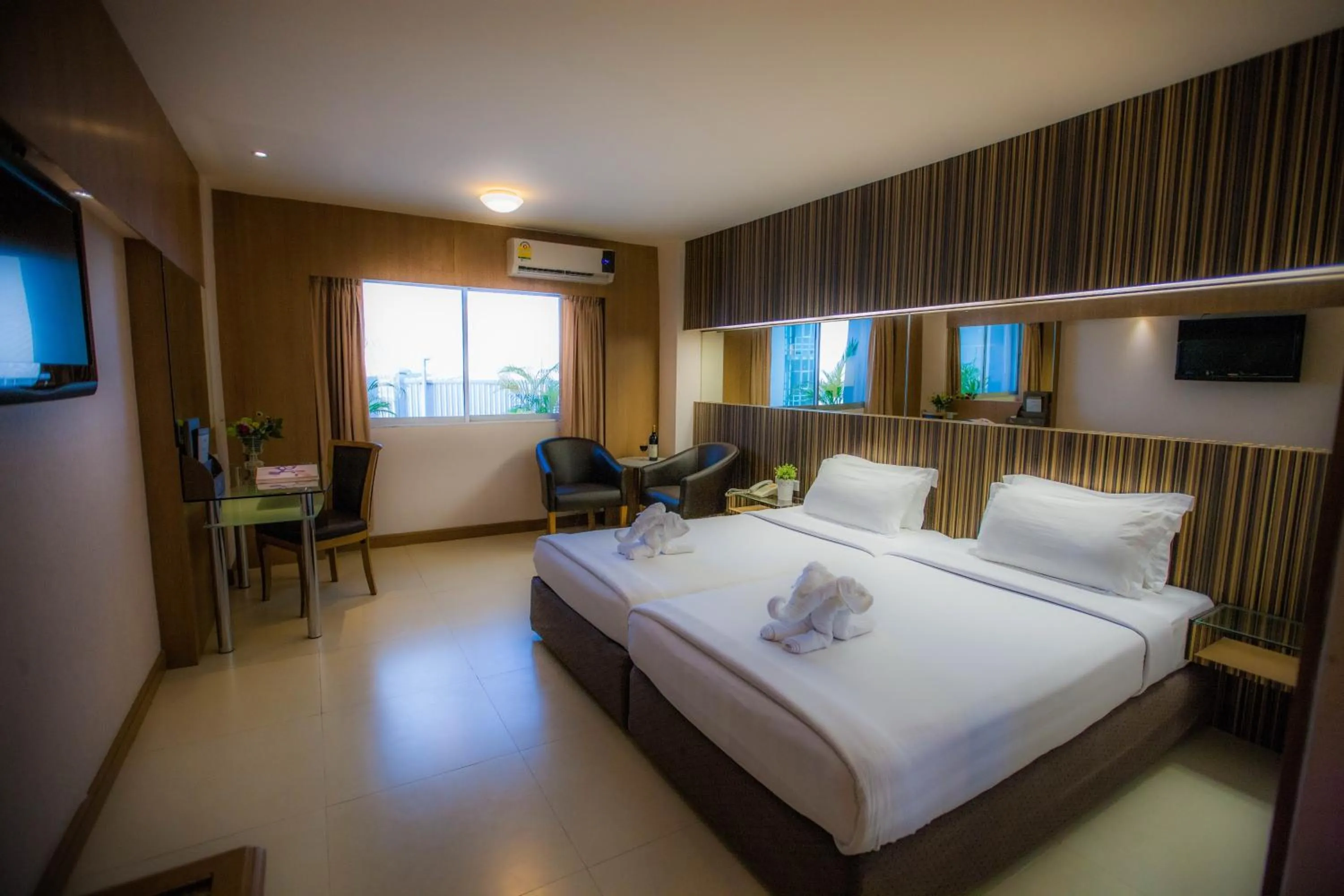 Photo of the whole room, Bed in Golden City Rayong Hotel