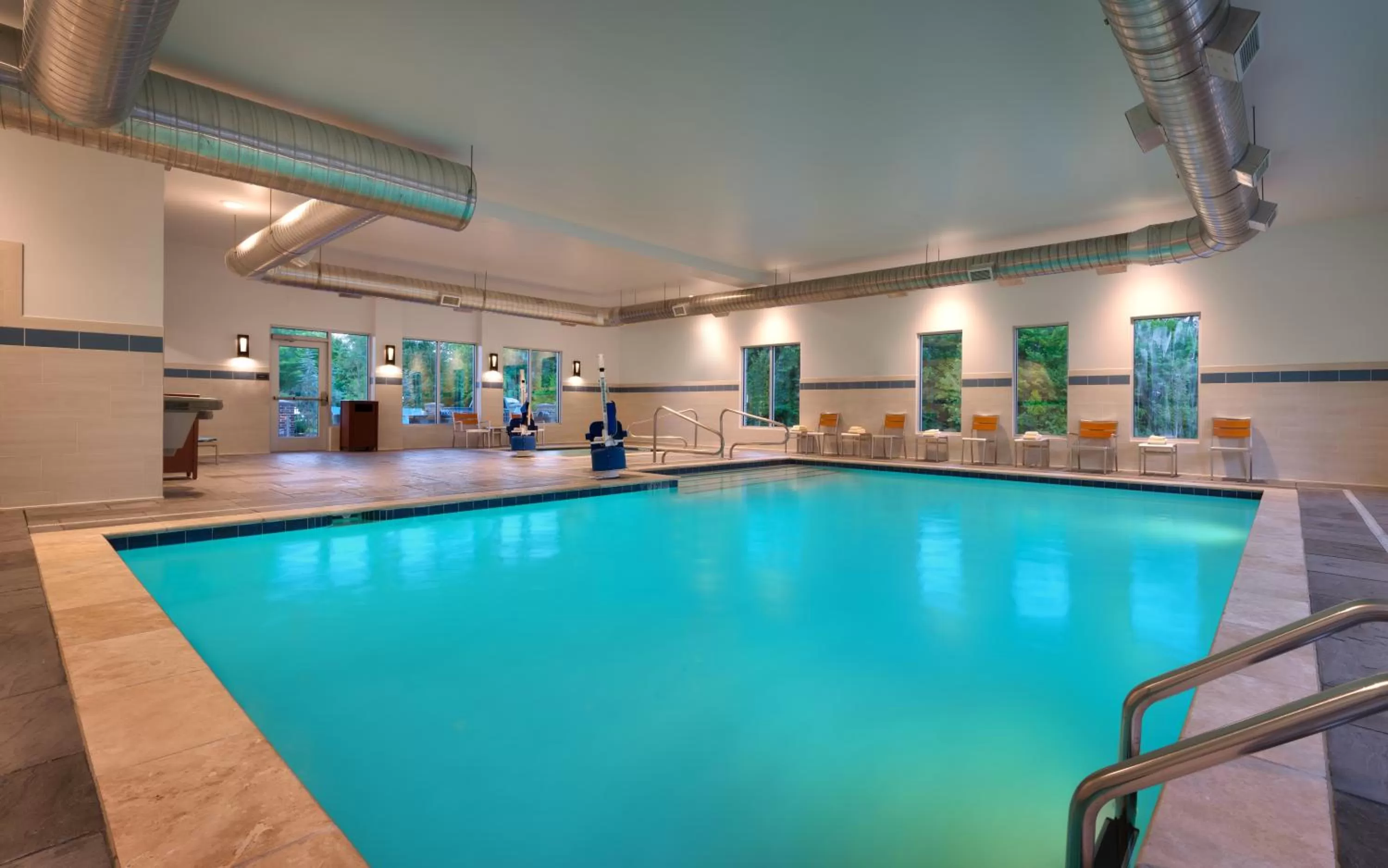 Swimming pool in Hyatt Place Fayetteville/Springdale