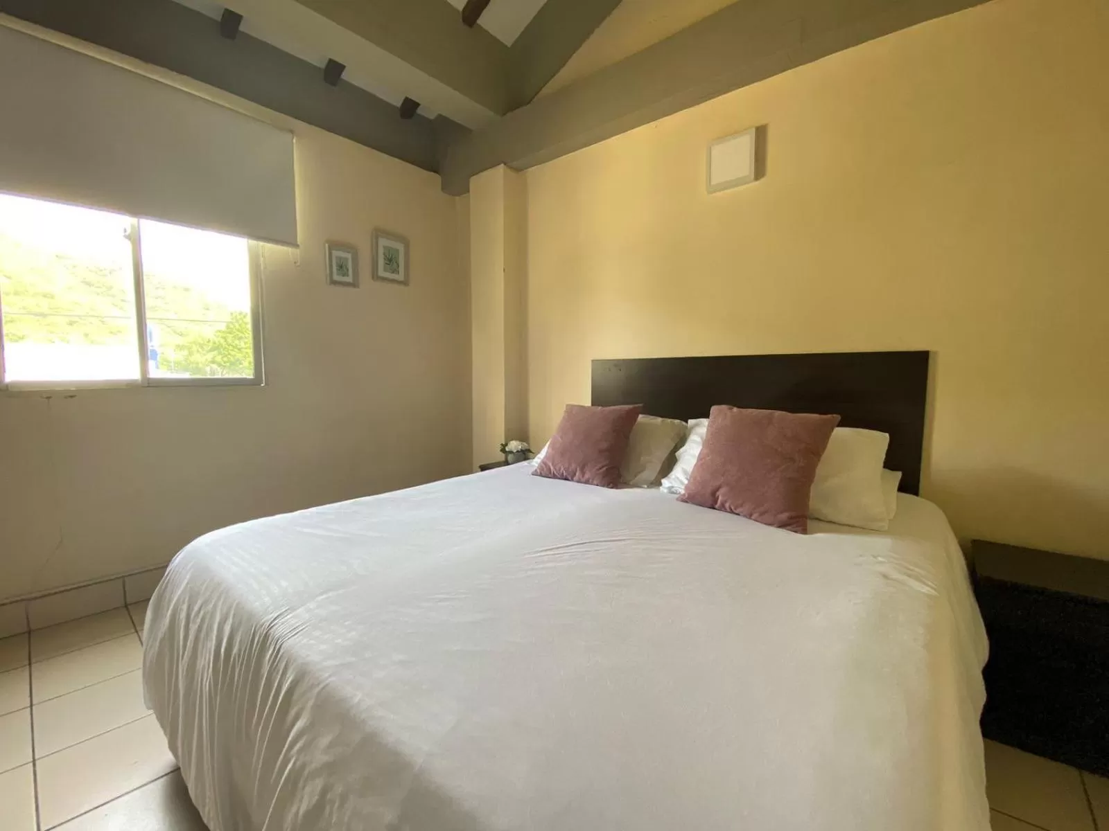 Bed in Najhomi Beach