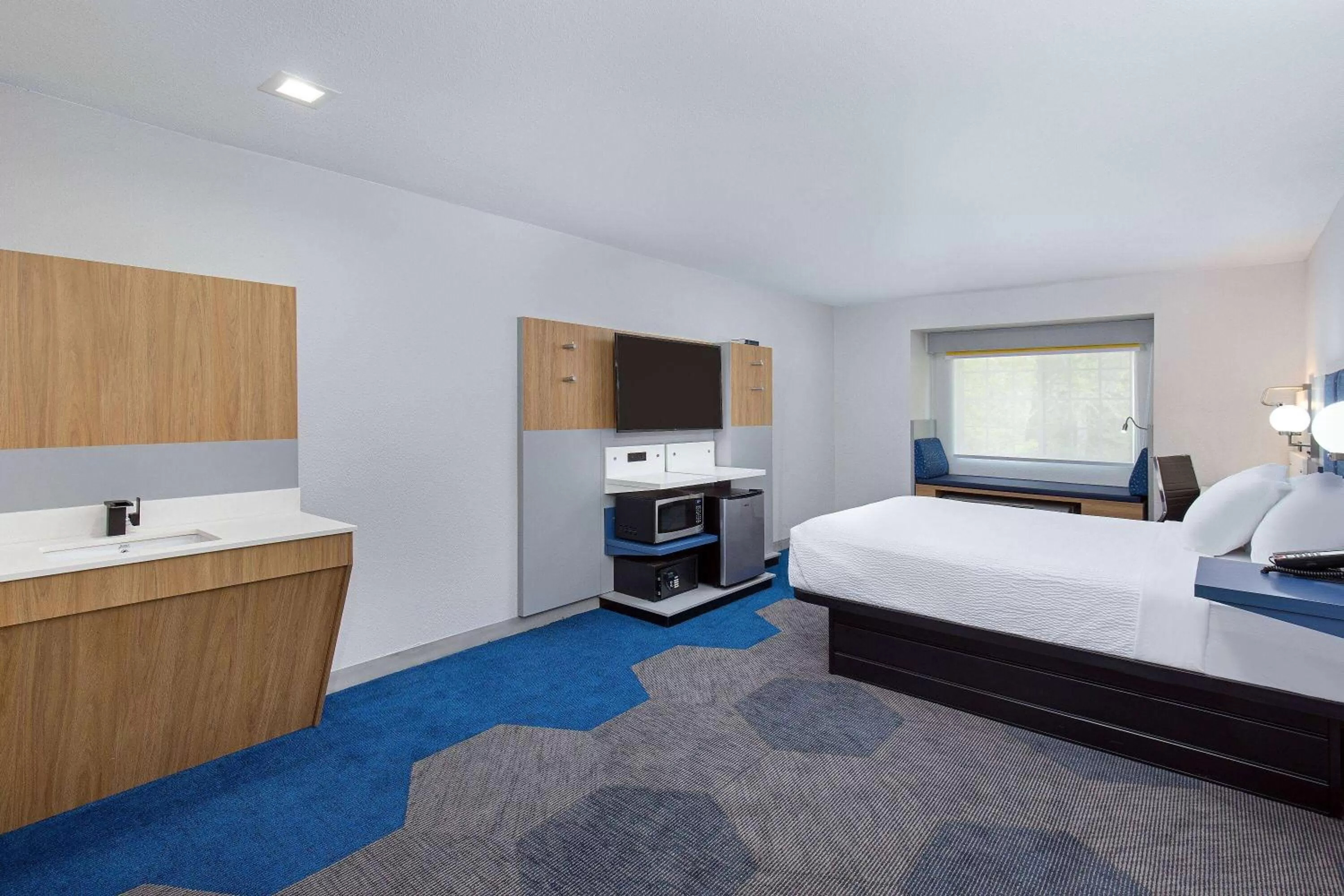 Bed in Microtel Inn & Suites by Wyndham Manchester - Newly Renovated