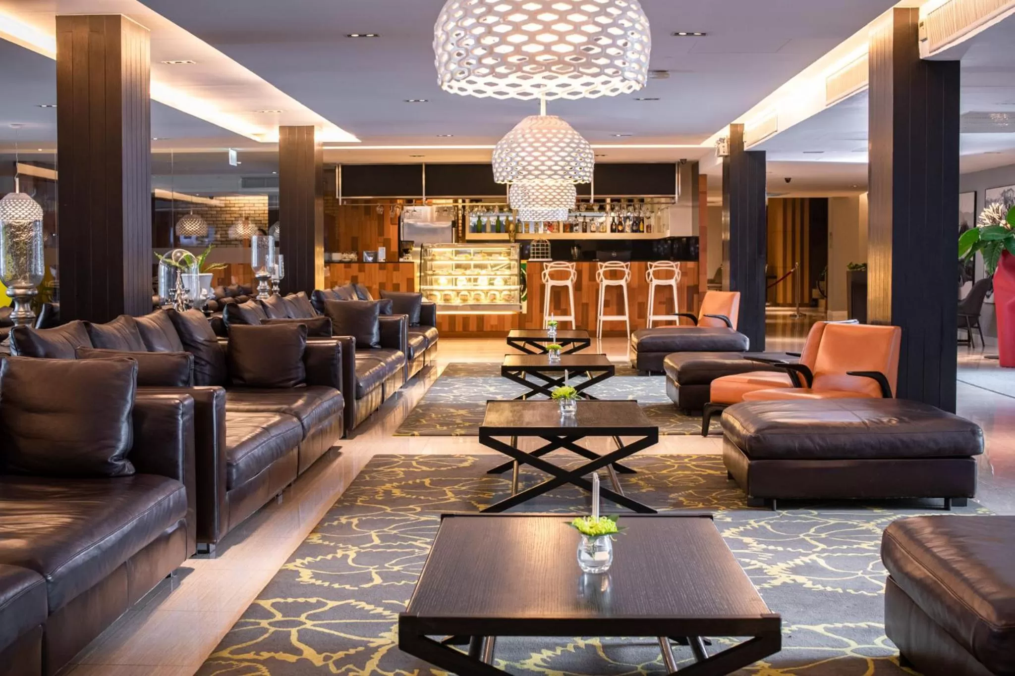 Lobby or reception in S Ratchada Leisure Hotel