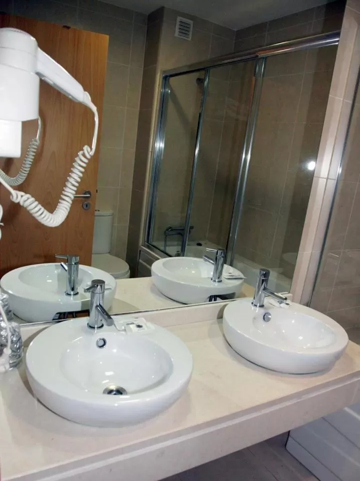 Bathroom in Hotel Tulipa