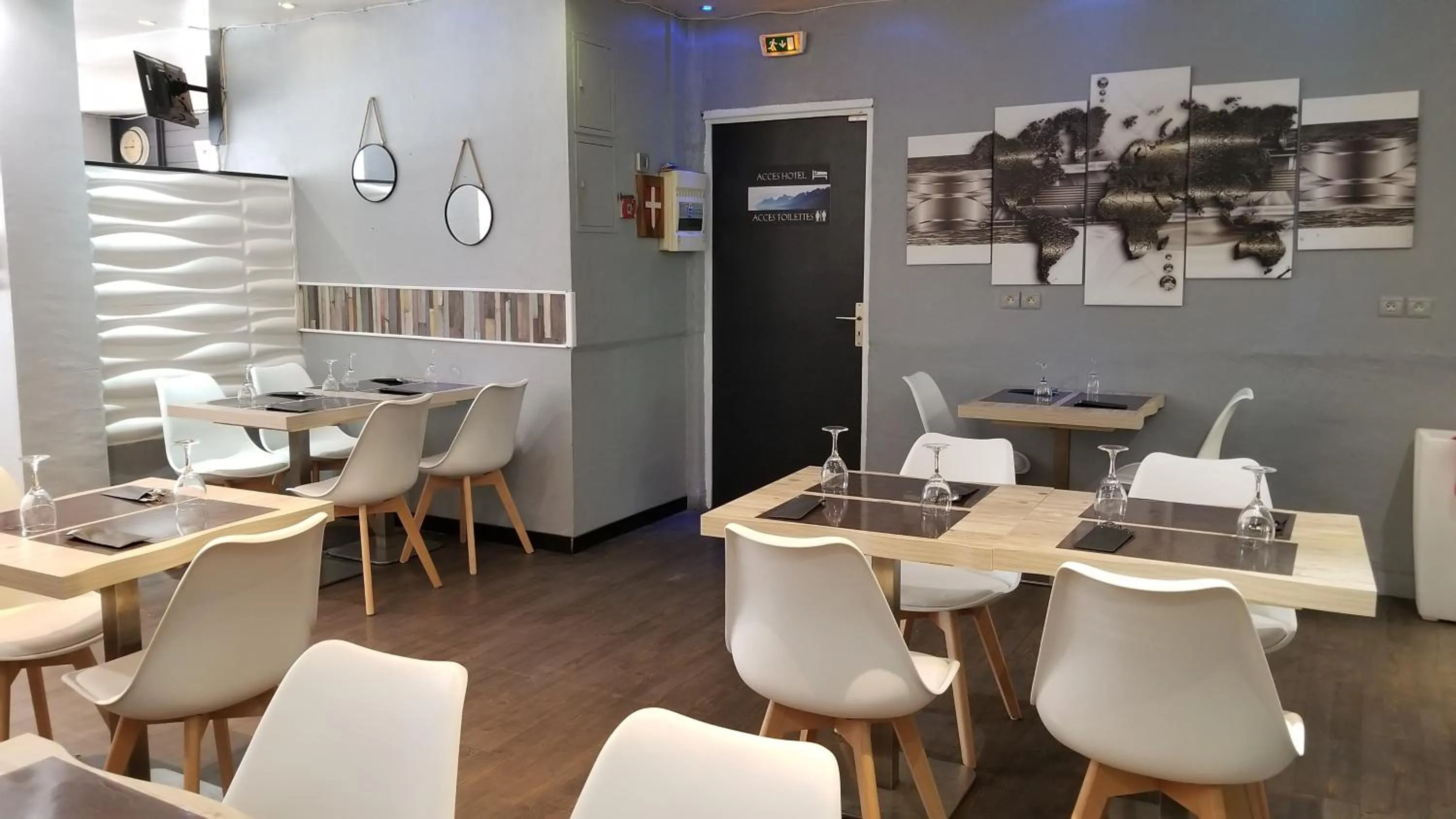 Restaurant/places to eat in hotel de la gare