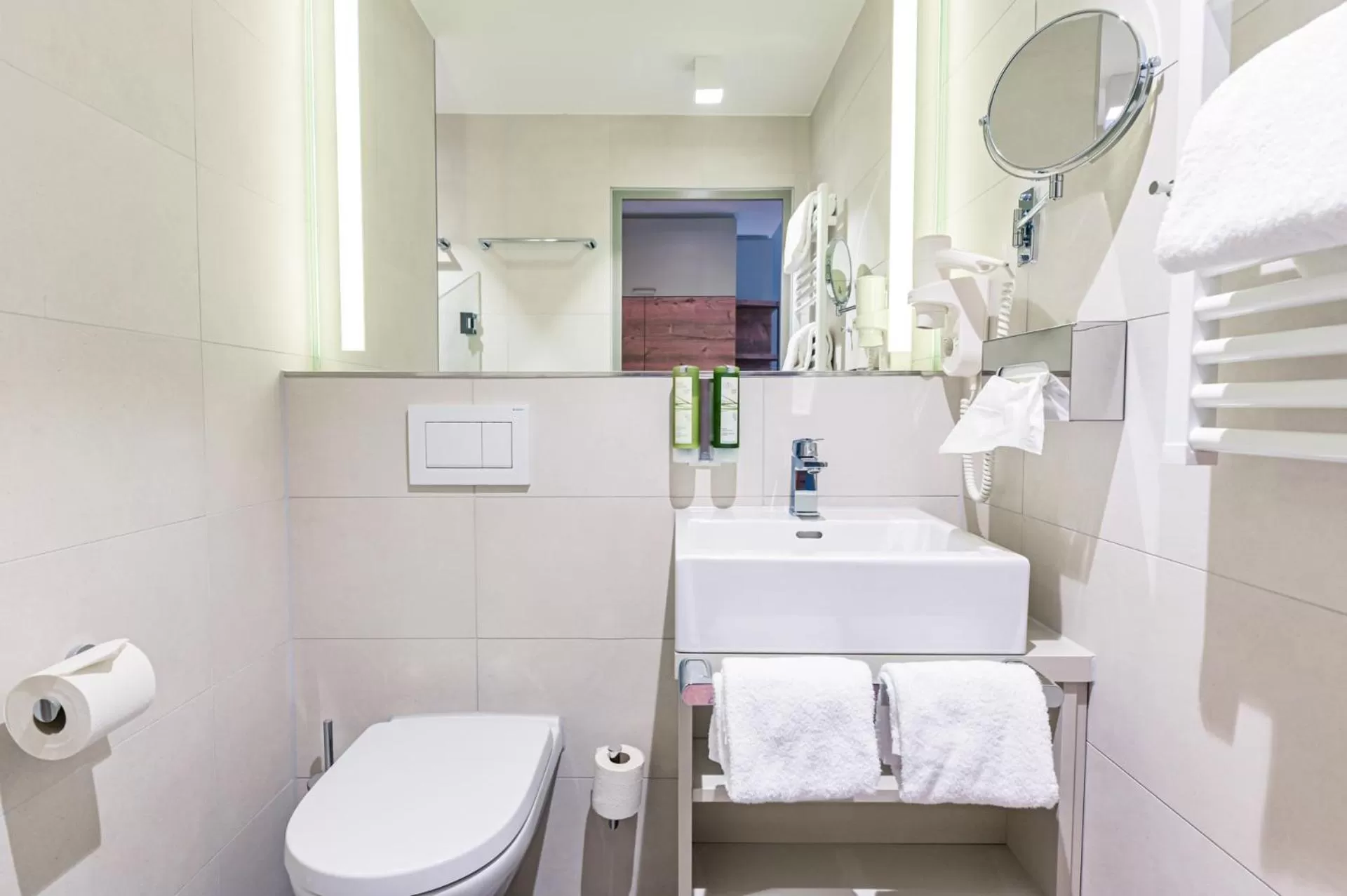 Toilet, Bathroom in feelMOOR - Gesundresort Bad Wurzach