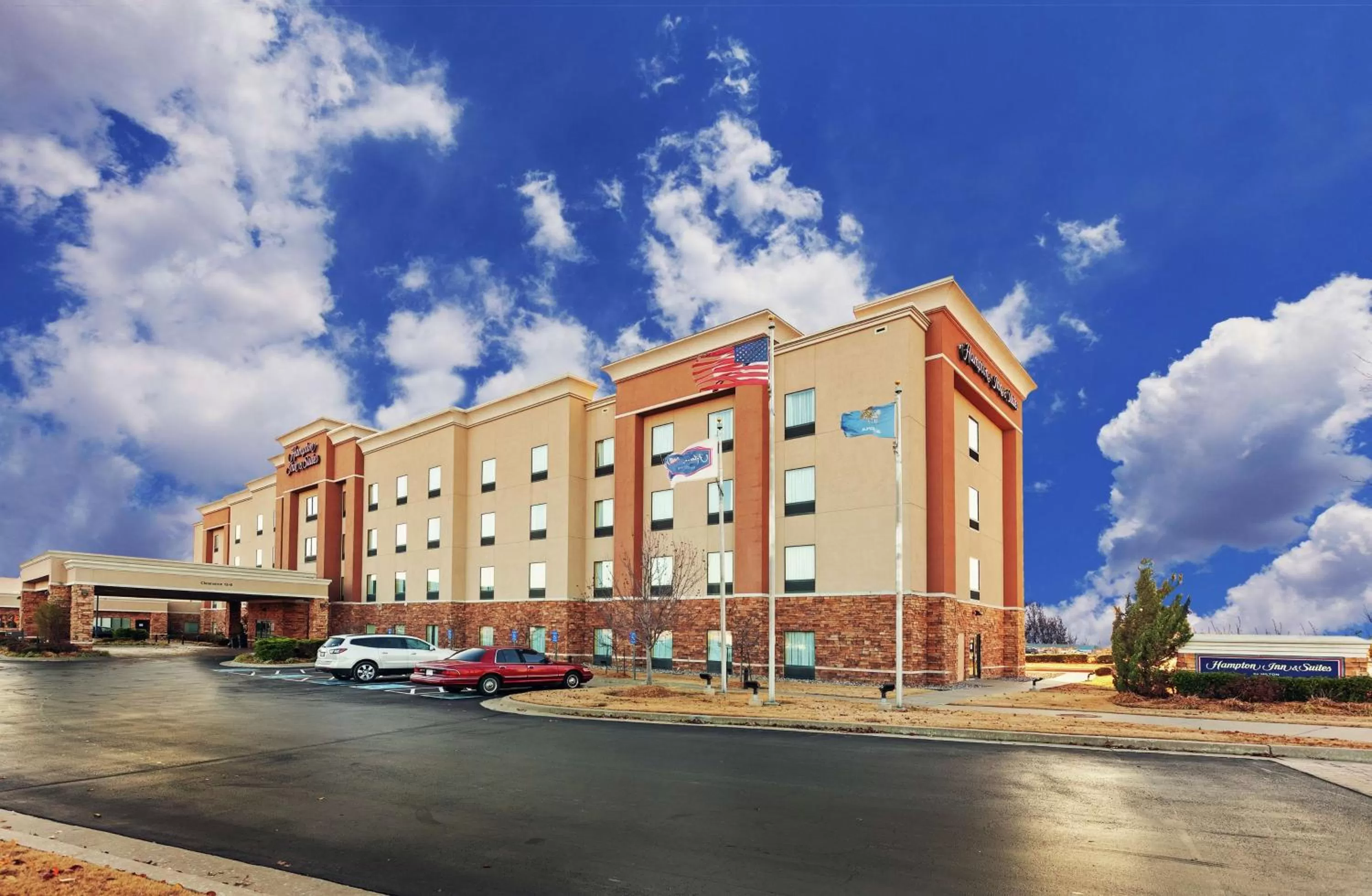 Property building in Hampton Inn & Suites Owasso