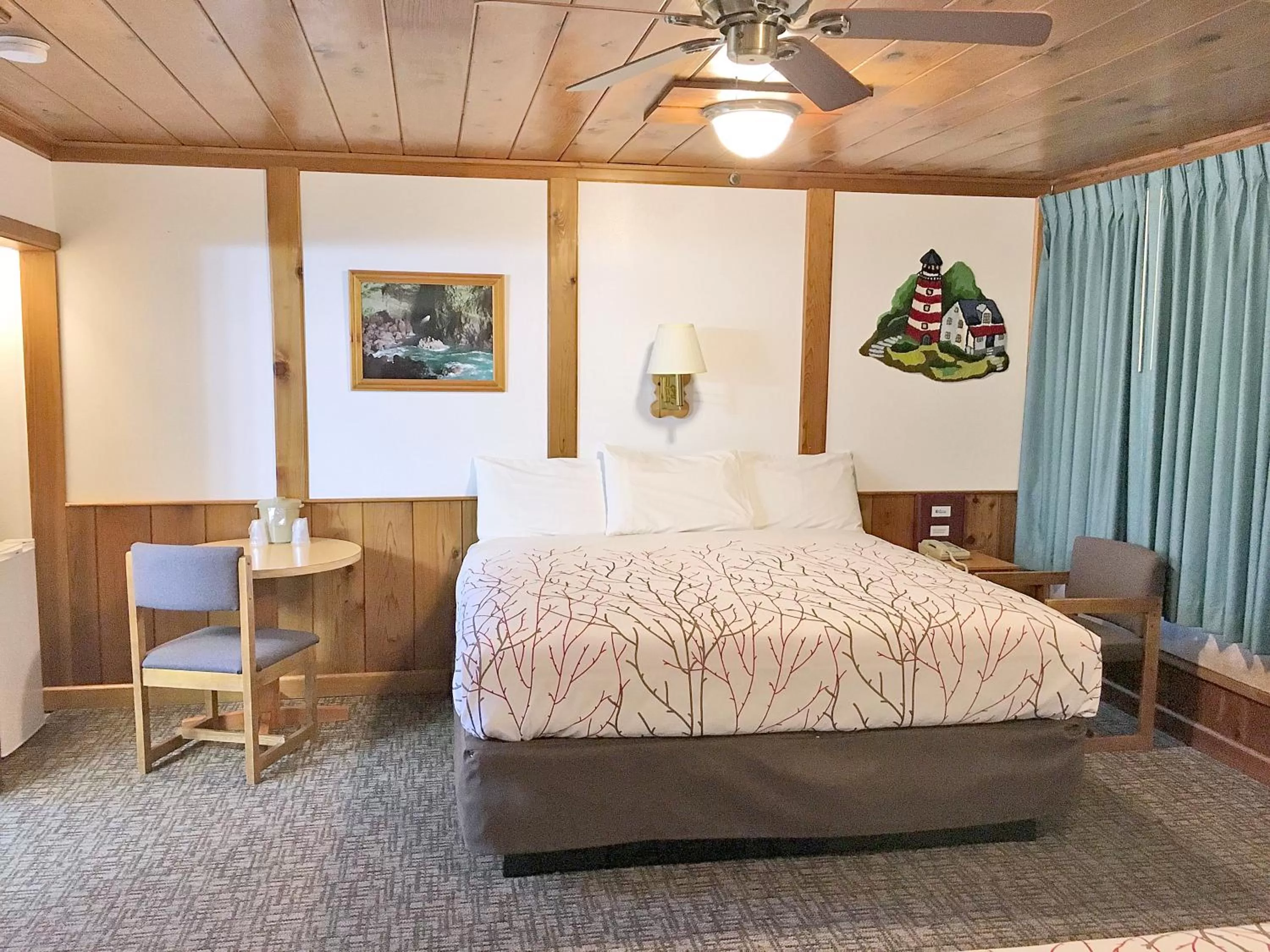 Bed in Park Motel and Cabins