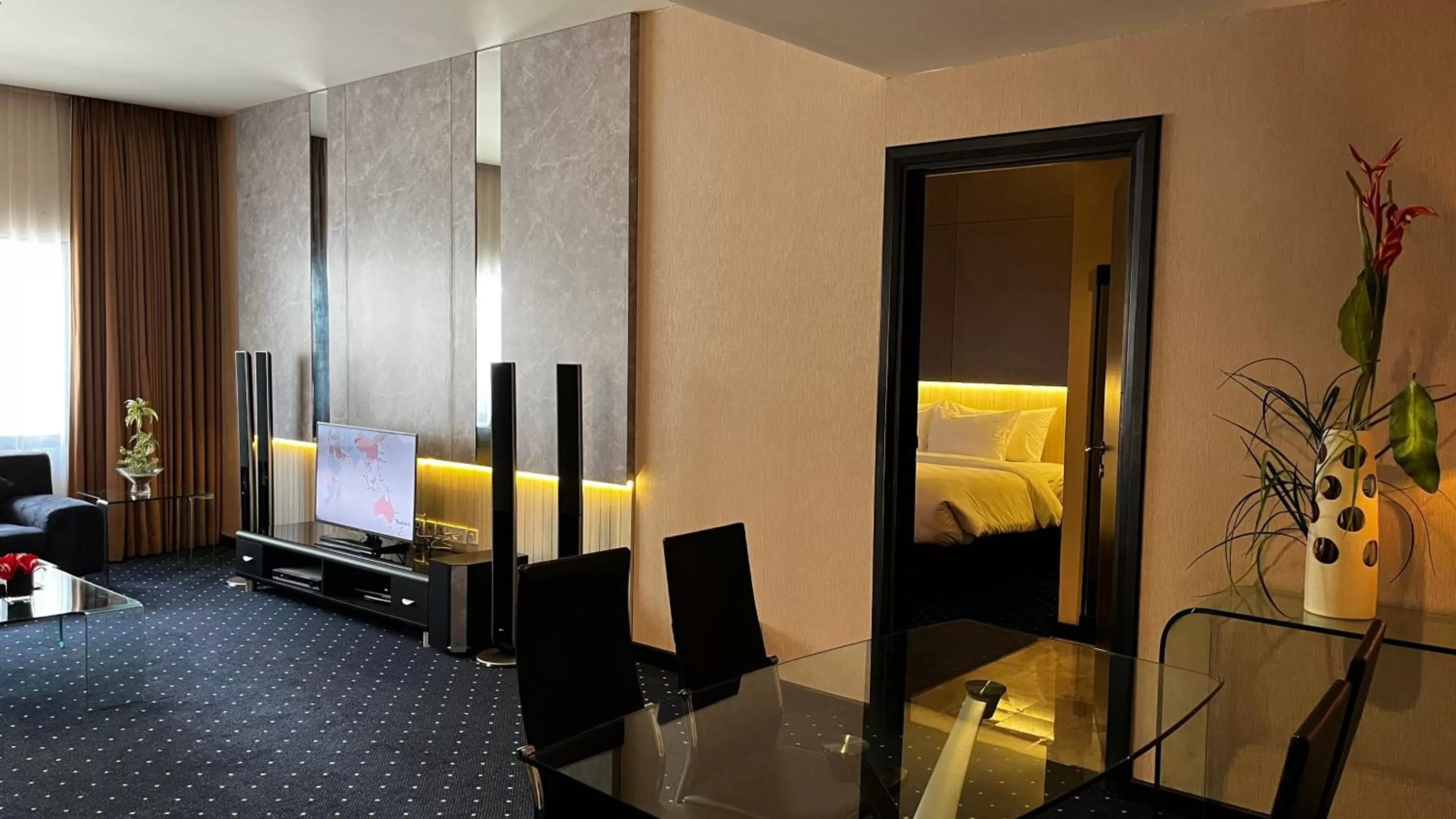 Living room, Bed in Swiss-Belhotel Silae Palu