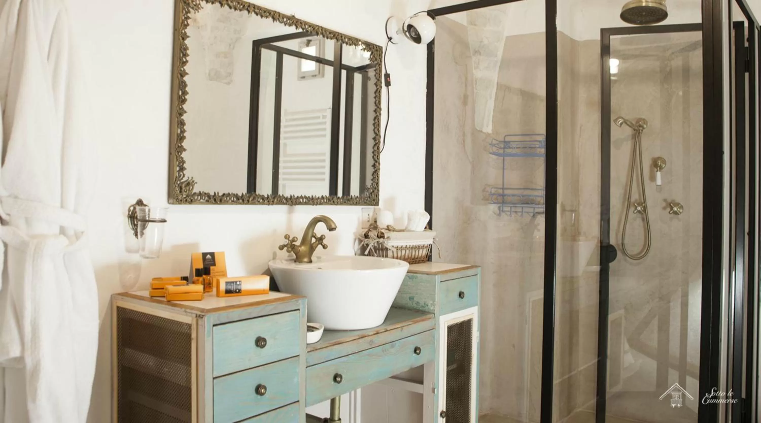 Toilet in Albergo Diffuso Sotto le Cummerse