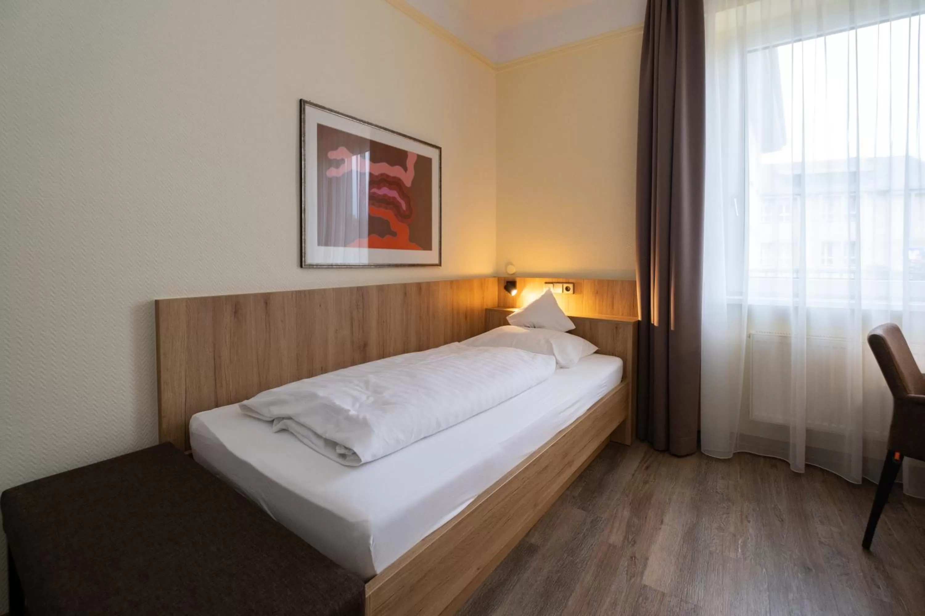 Photo of the whole room, Bed in Hotel Niedersächsischer Hof