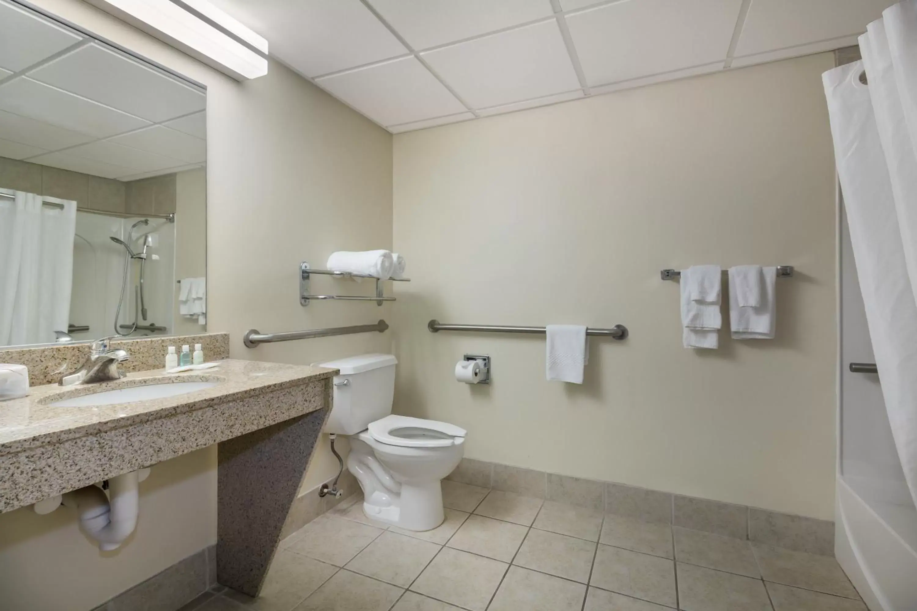 King Suite with Whirlpool - Non-smoking in Clarion Pointe Charleston - West Ashley King Suite with Whirlpool - Non-smoking in Clarion Pointe Charleston - West Ashley