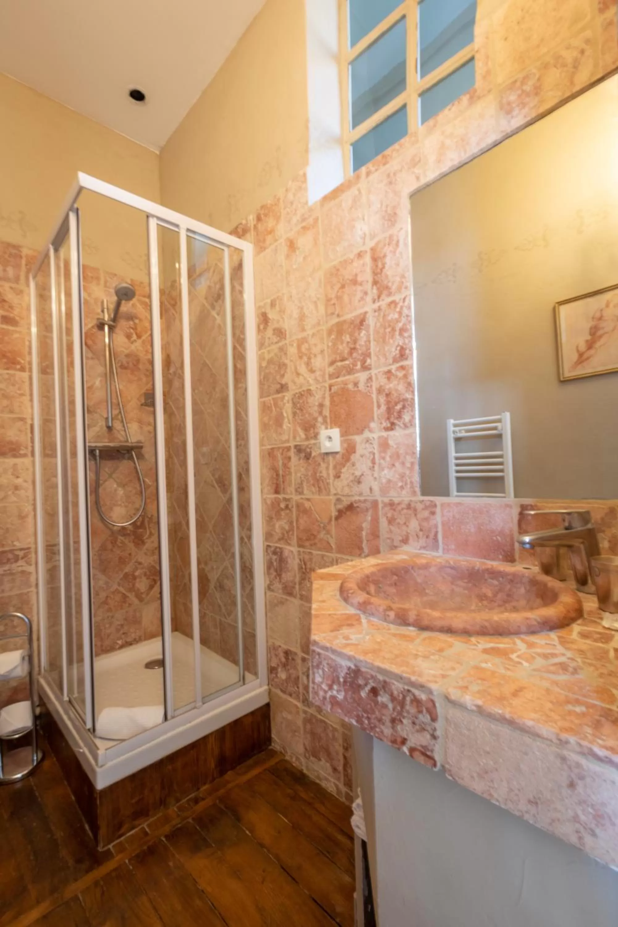 Bathroom in L'Hotel de Panette, Un exceptionnel château en ville - Chambres historiques, parking - Petit Déjeuner offert