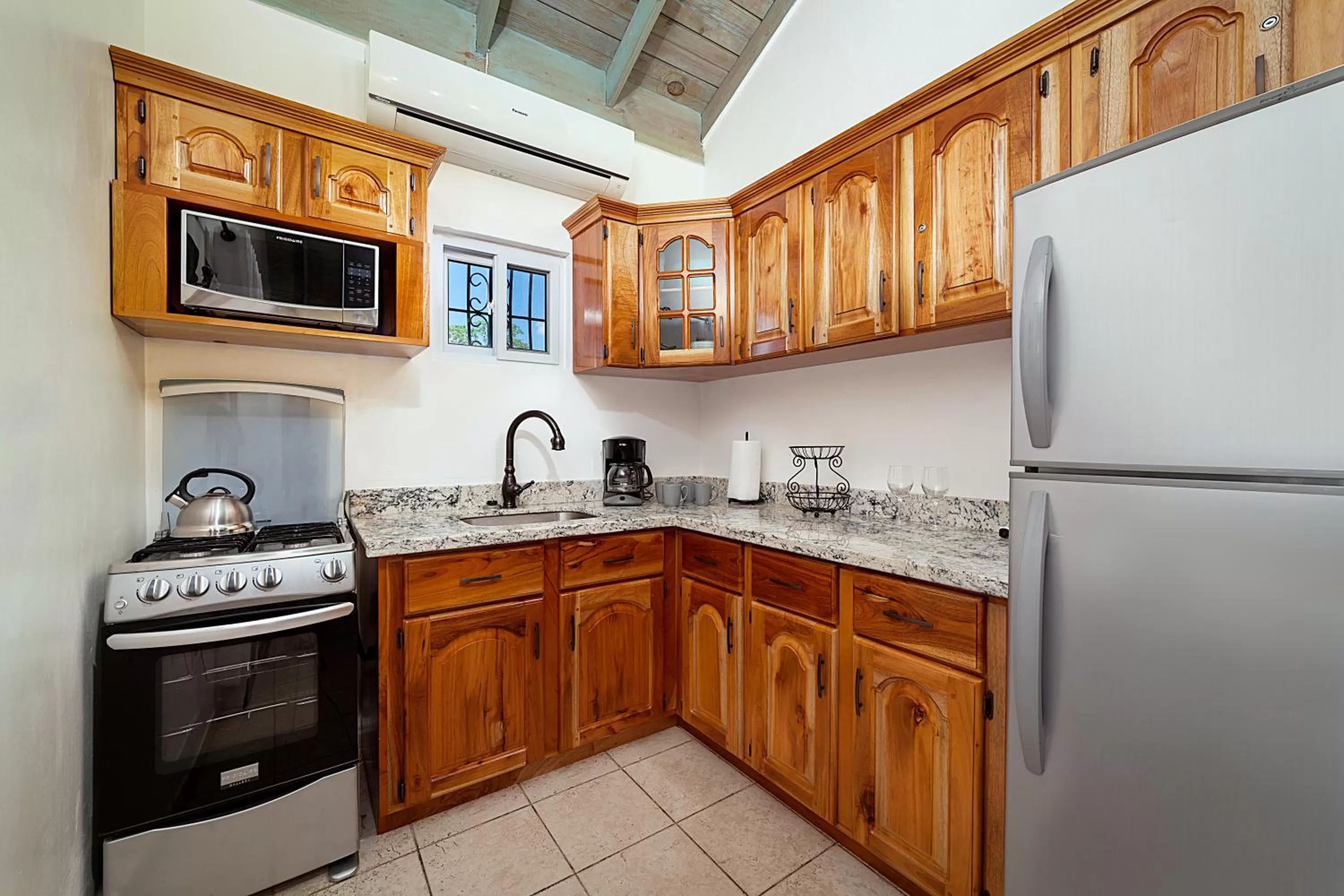 Kitchen or kitchenette in Beach House Condos, Negril