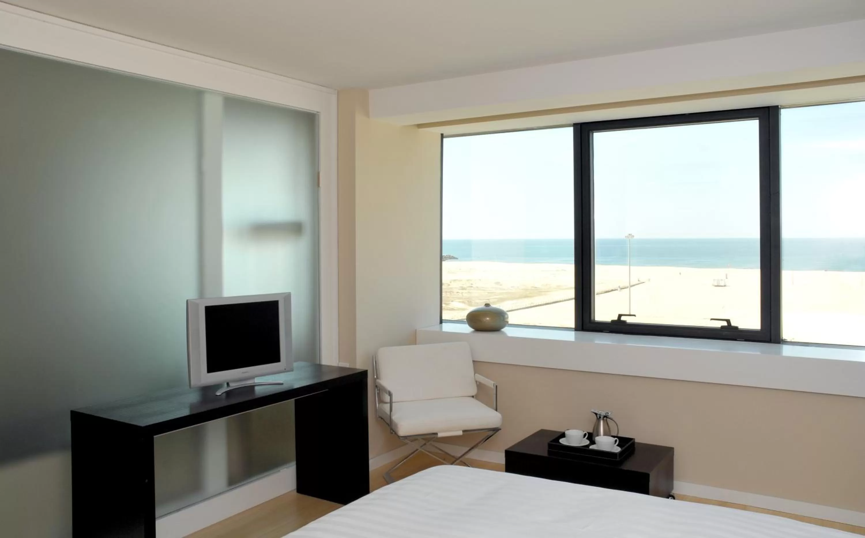 TV and multimedia, Bed in Sweet Atlantic Hotel & Spa