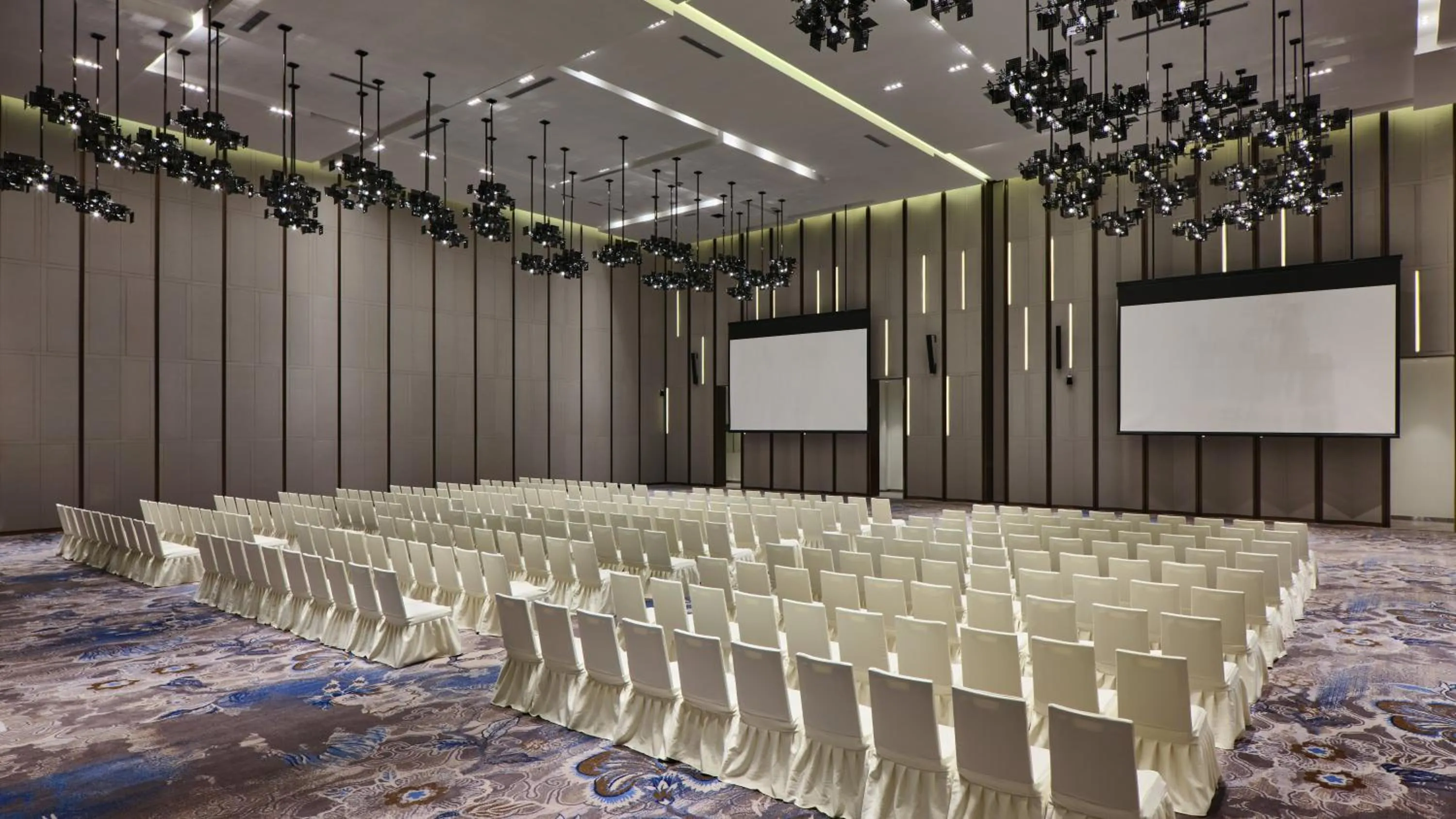 Banquet/Function facilities in Crowne Plaza Wuhan Development Zone by IHG