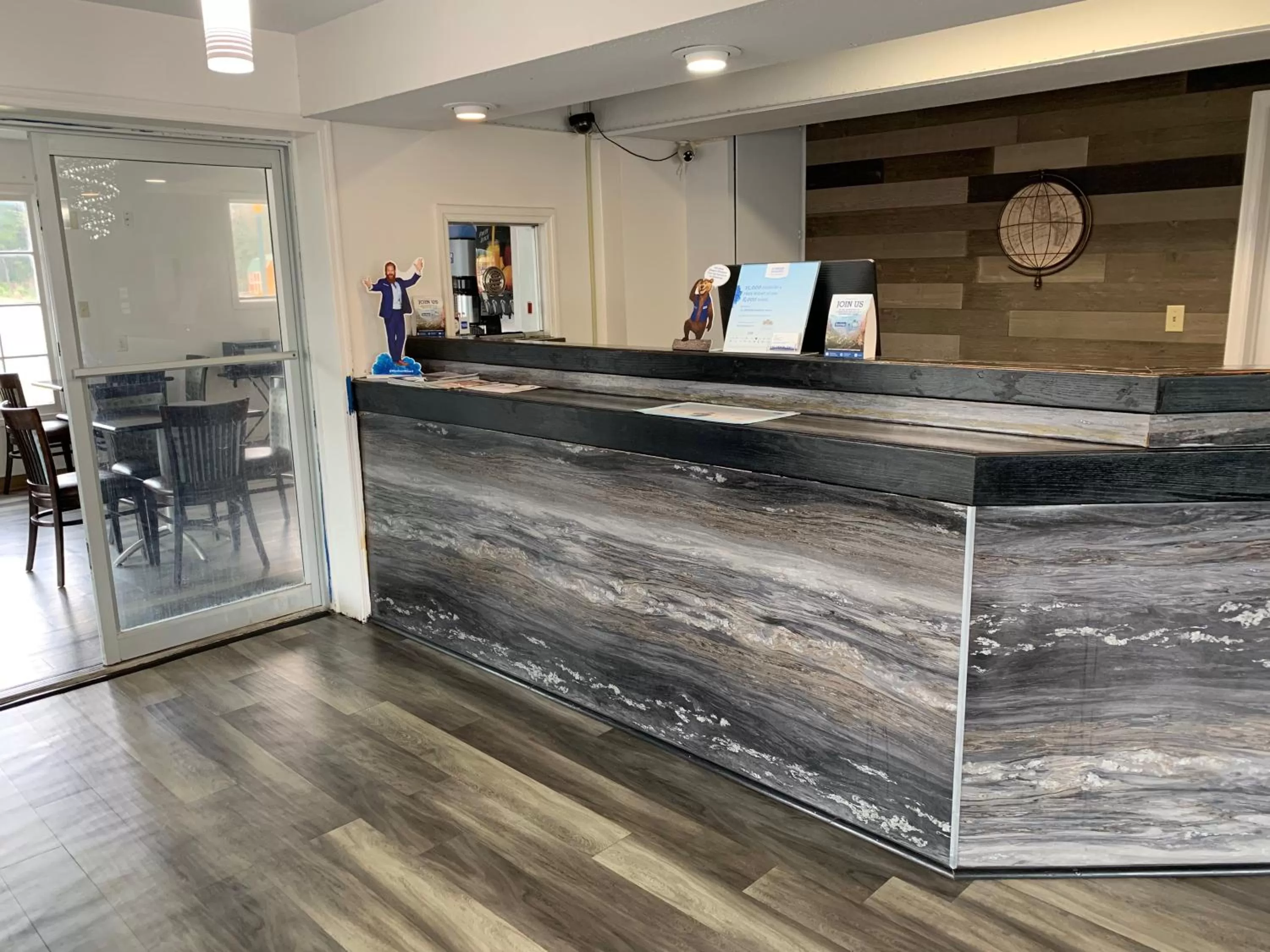 Communal lounge/ TV room in Travelodge by Wyndham Walterboro