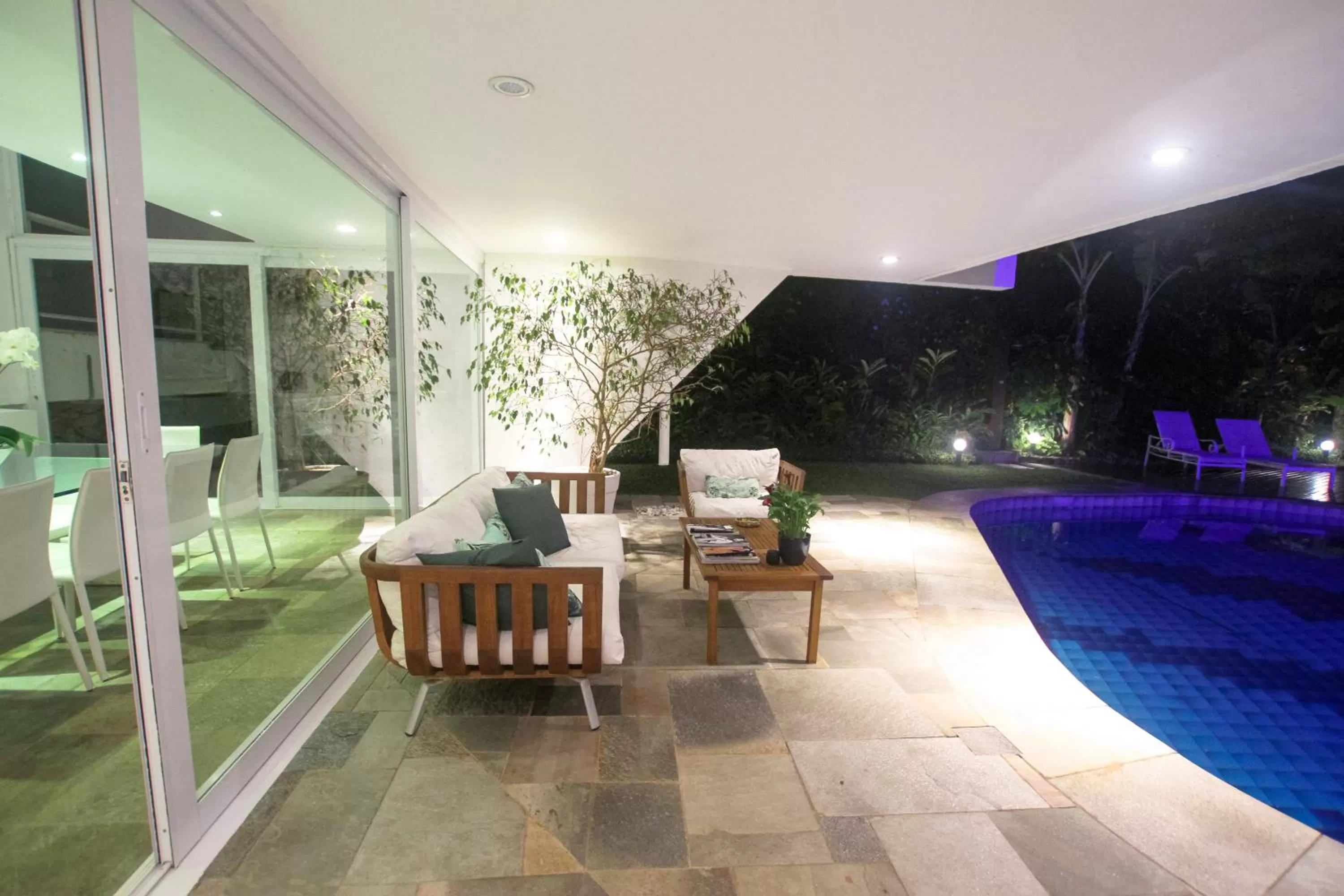 Swimming Pool in Guest House Guarujá