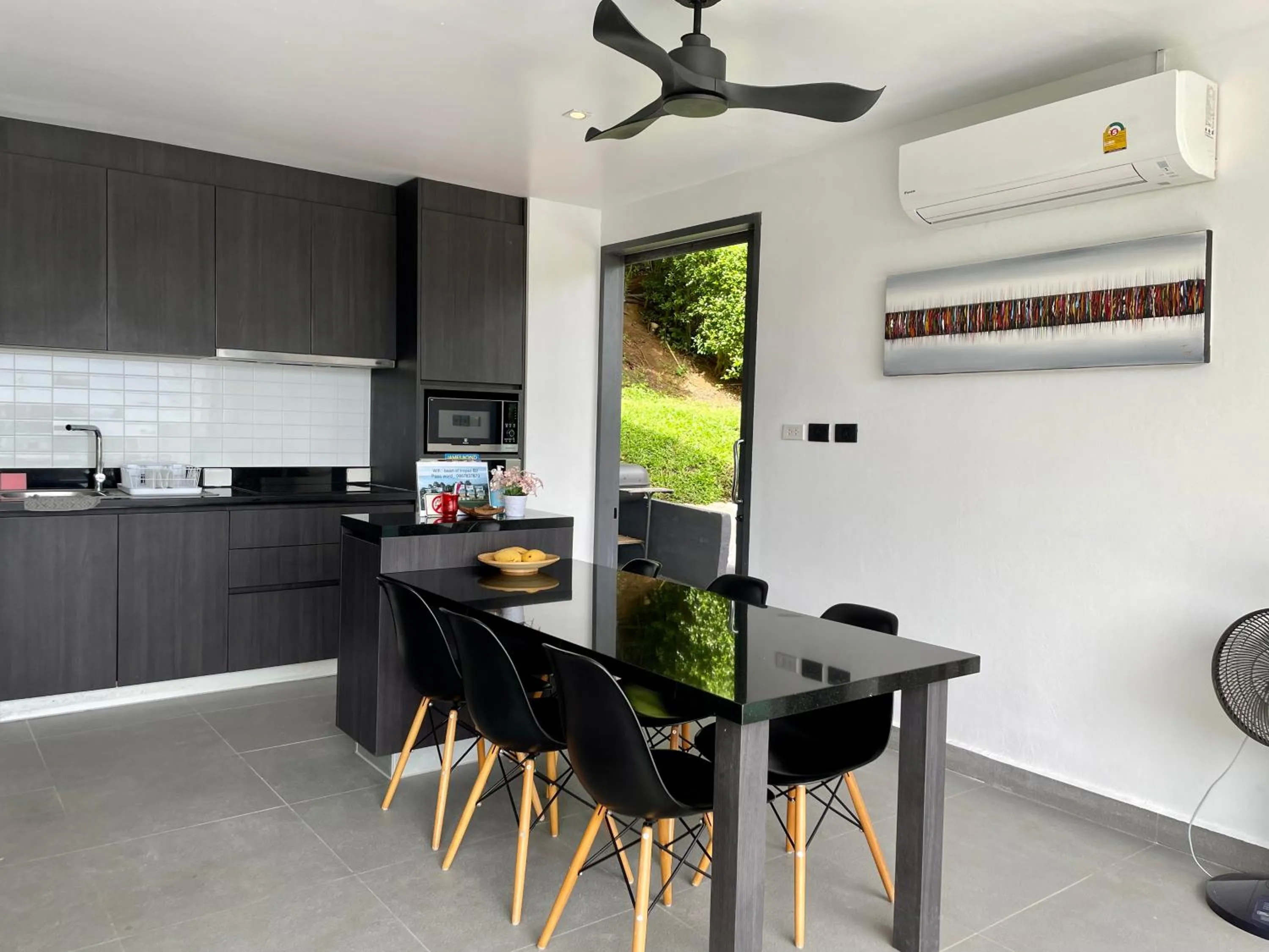 Dining area in Baan Saint-Tropez Seaview Villas Kata Beach