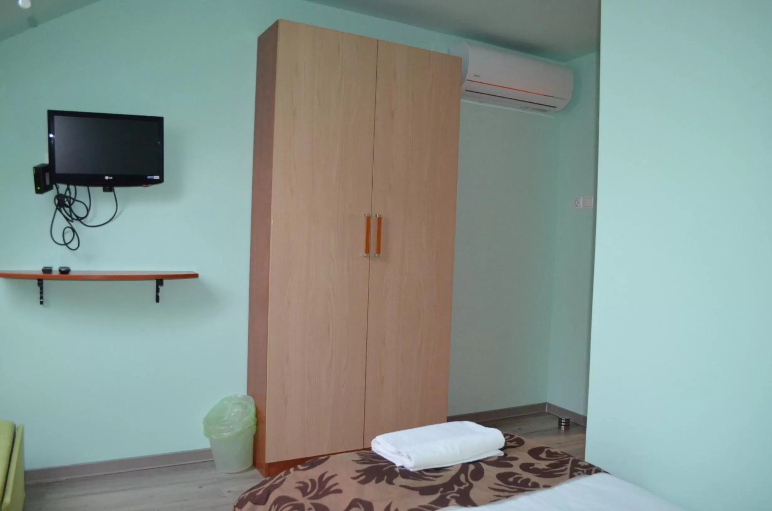 TV/Entertainment Center in Holdfényszállás