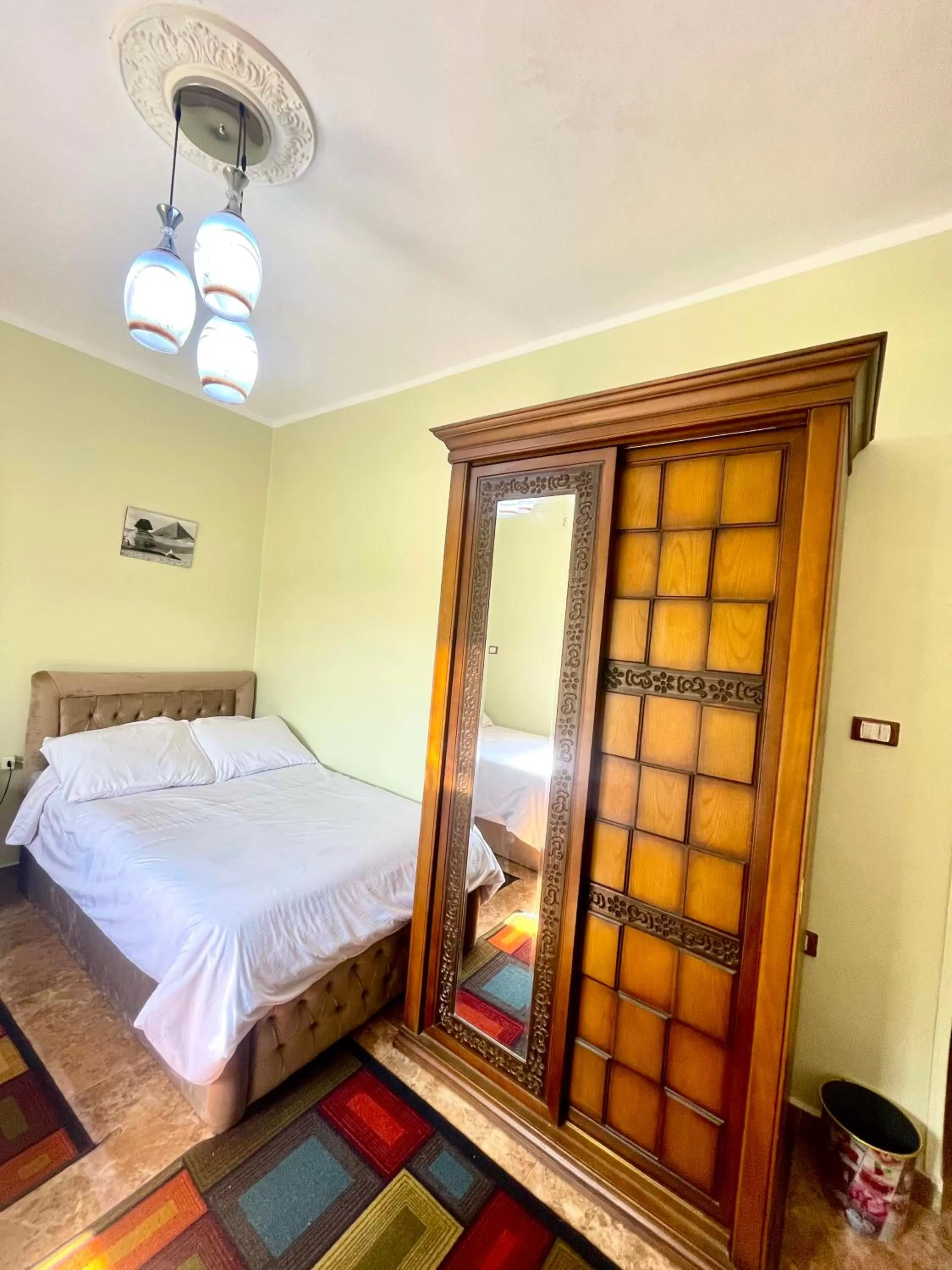 Bed in Sphinx palace pyramids view