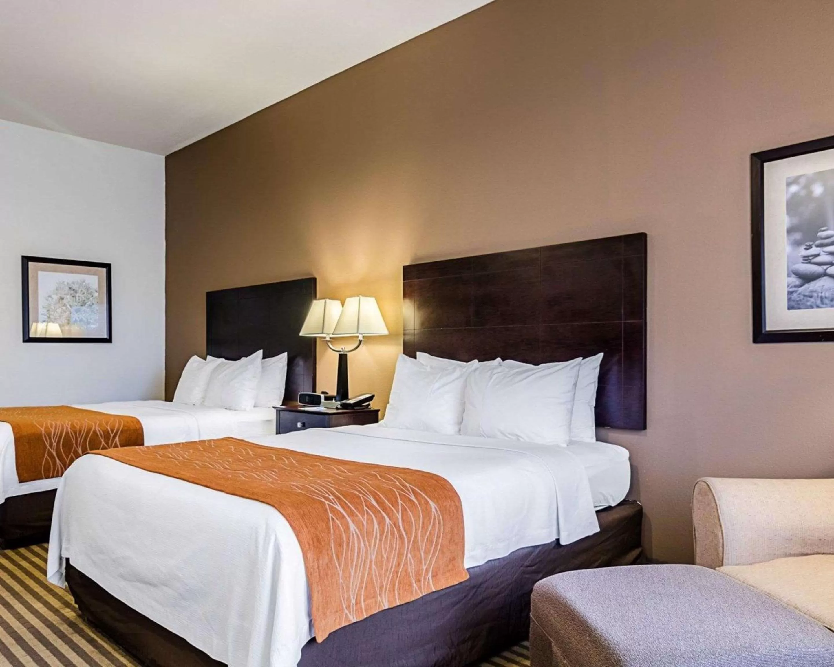 Photo of the whole room, Bed in Comfort Inn & Suites Lawrence - University Area