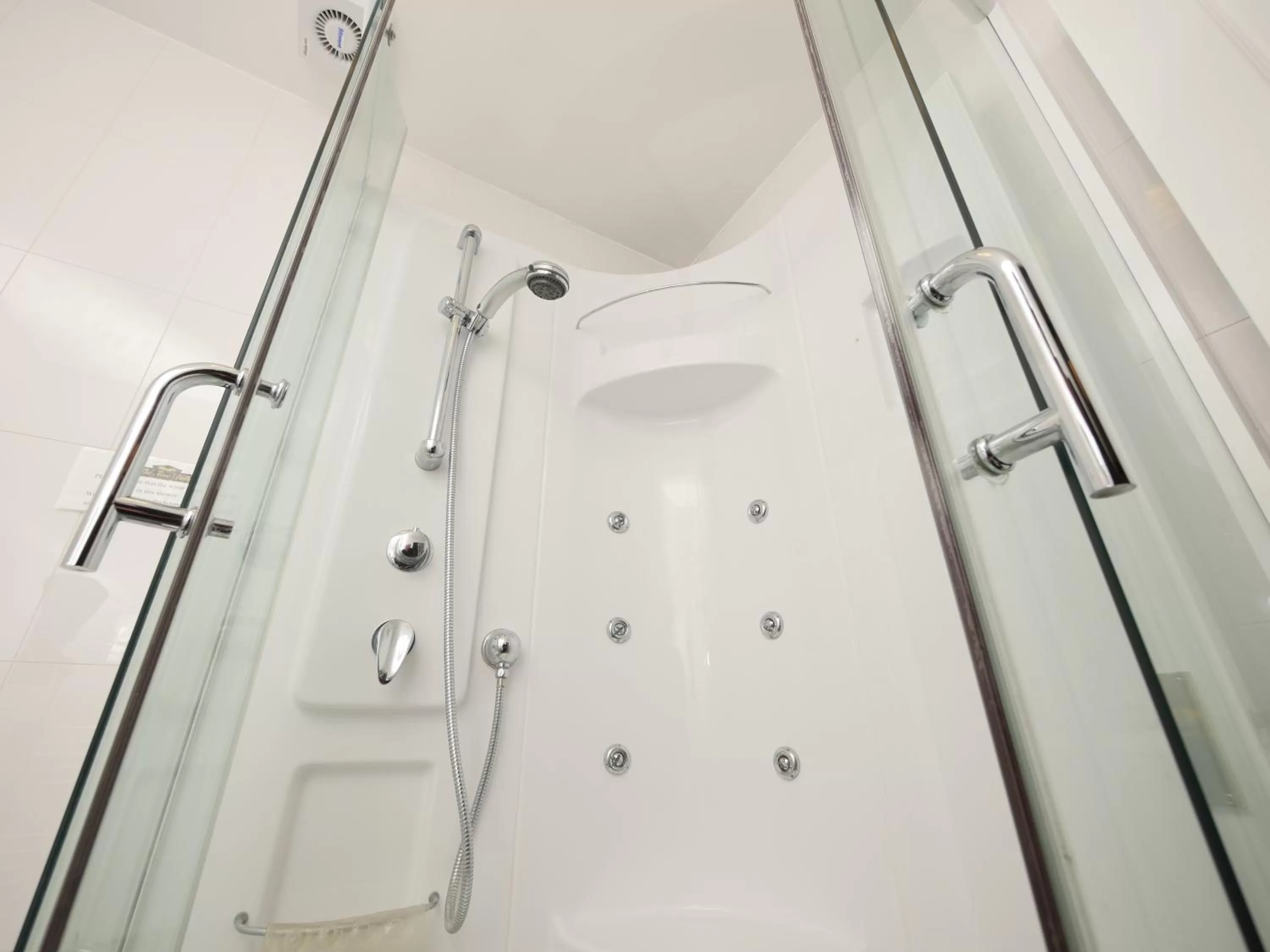 Shower in The Five Bells, Eastry