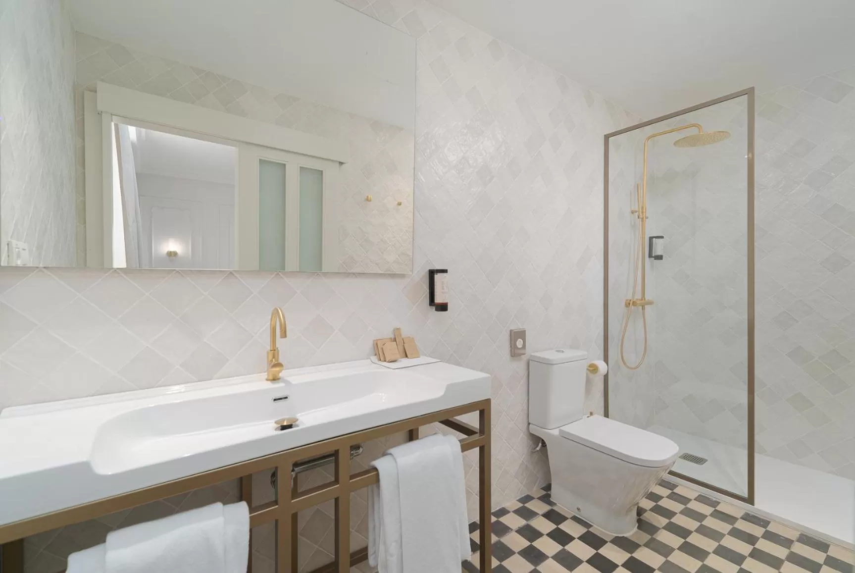 Shower in Boutique Hotel Cordial La Niña de Vegueta