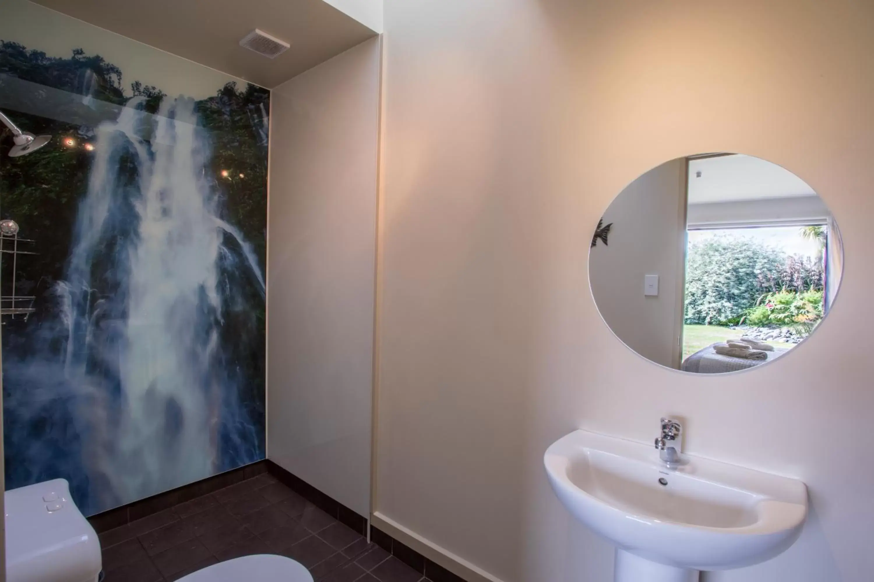 Deluxe Queen Room in Loch Vista Bed & Breakfast Deluxe Queen Room in Loch Vista Bed & Breakfast