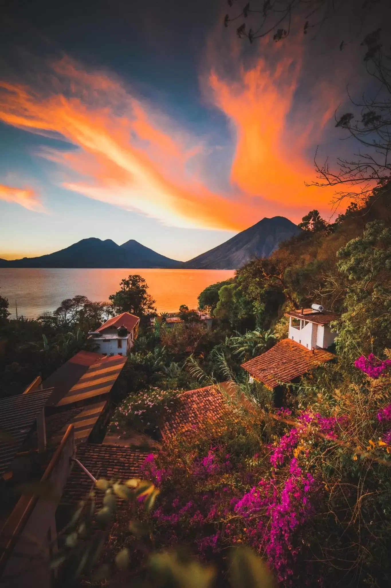 Lush Atitlán Lush Atitlán