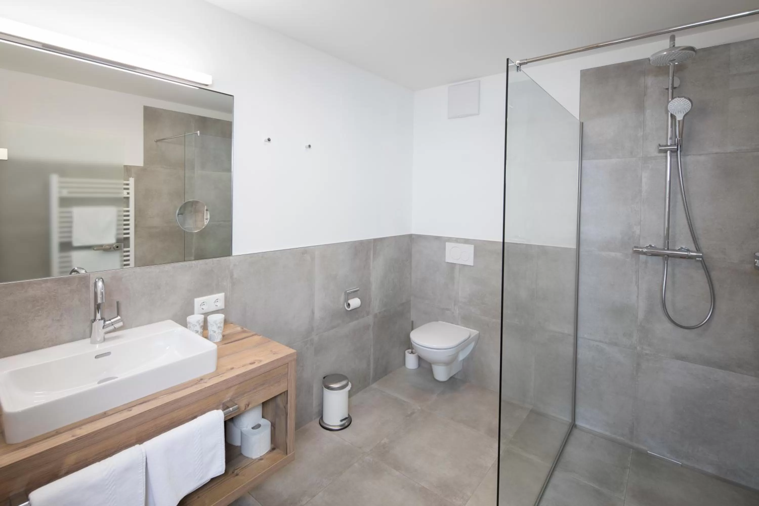 Shower, Bathroom in Gasthof Herrnhaus