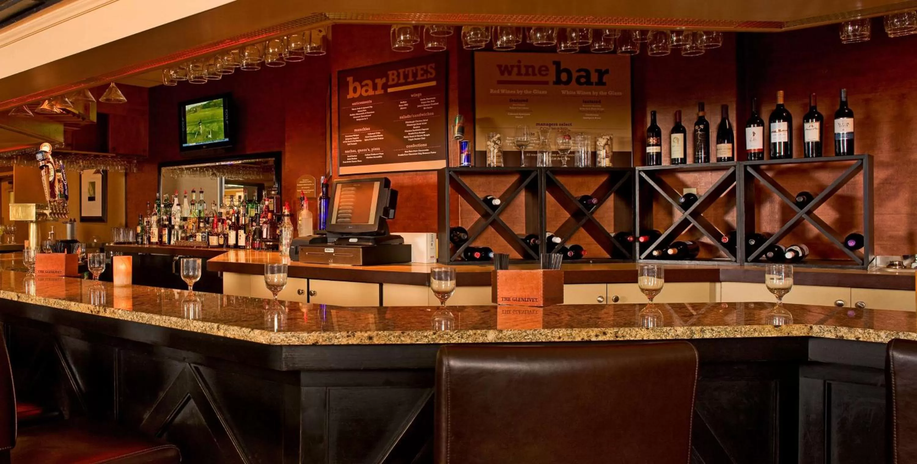 Lounge or bar in DoubleTree by Hilton Washington Meadow Lands Casino Area