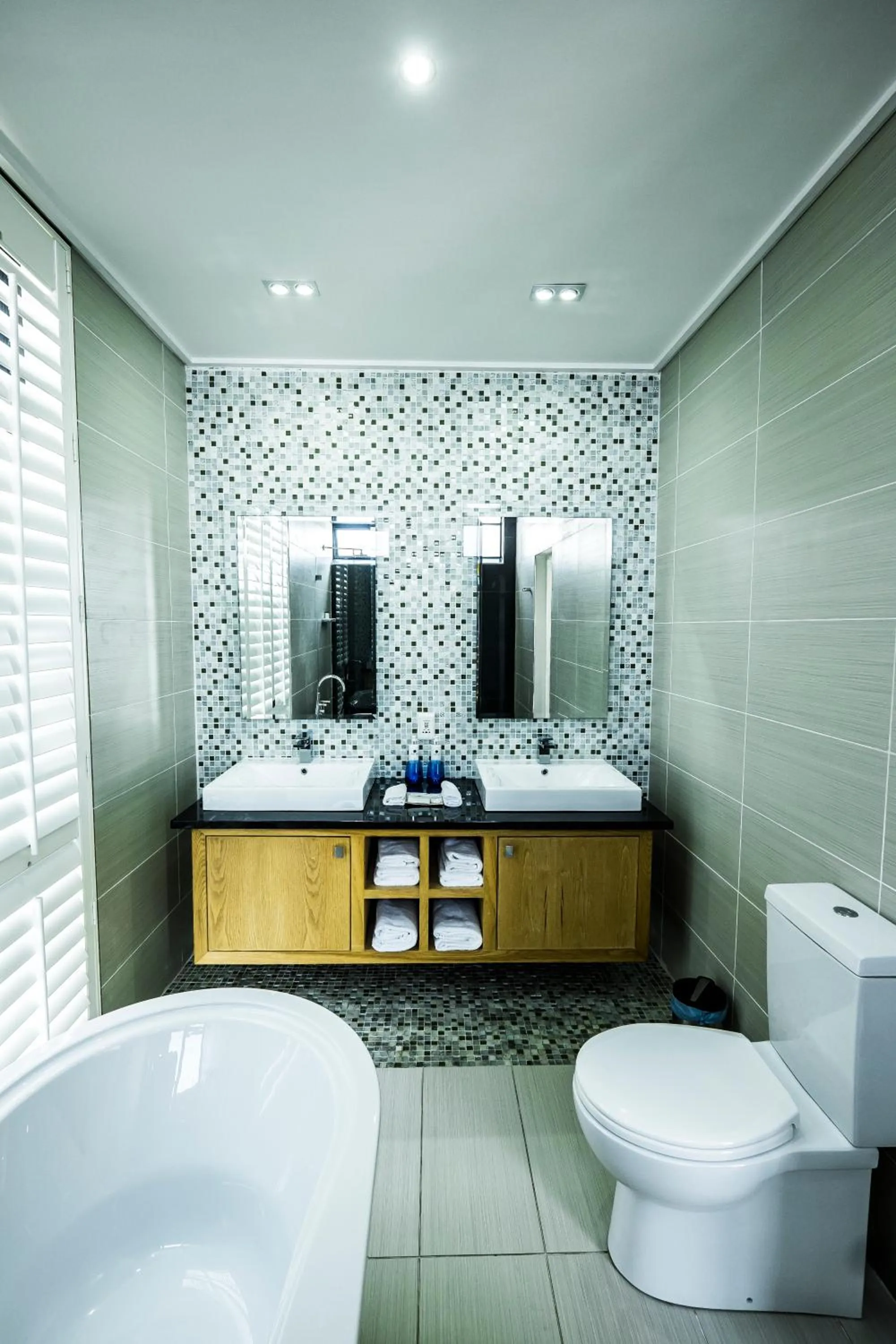 Bathroom in Isango Gate