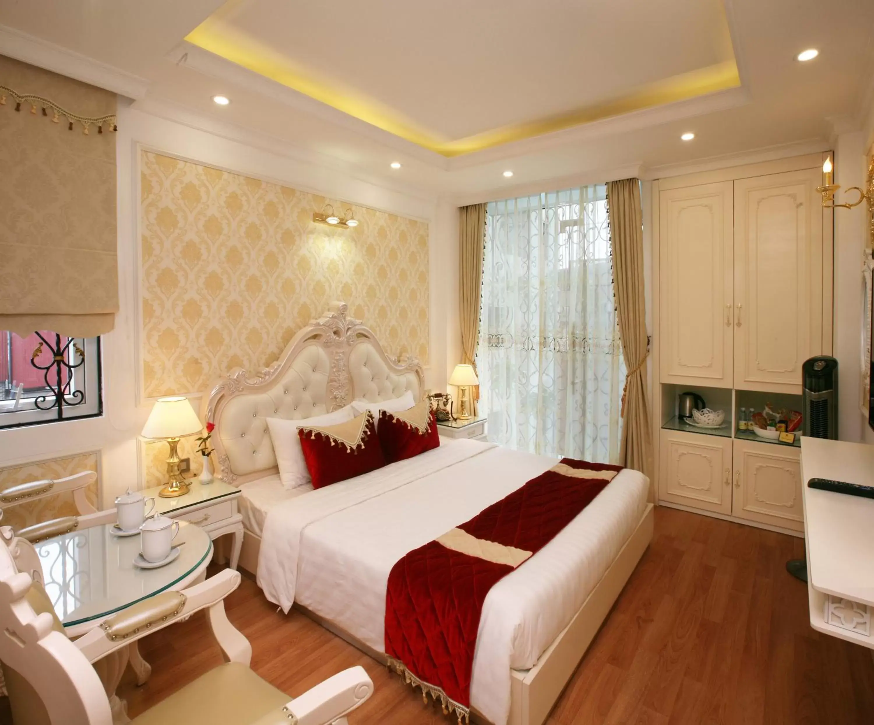 Deluxe Double or Twin Room with Balcony in Hanoi Hotel Royal Deluxe Double or Twin Room with Balcony in Hanoi Hotel Royal