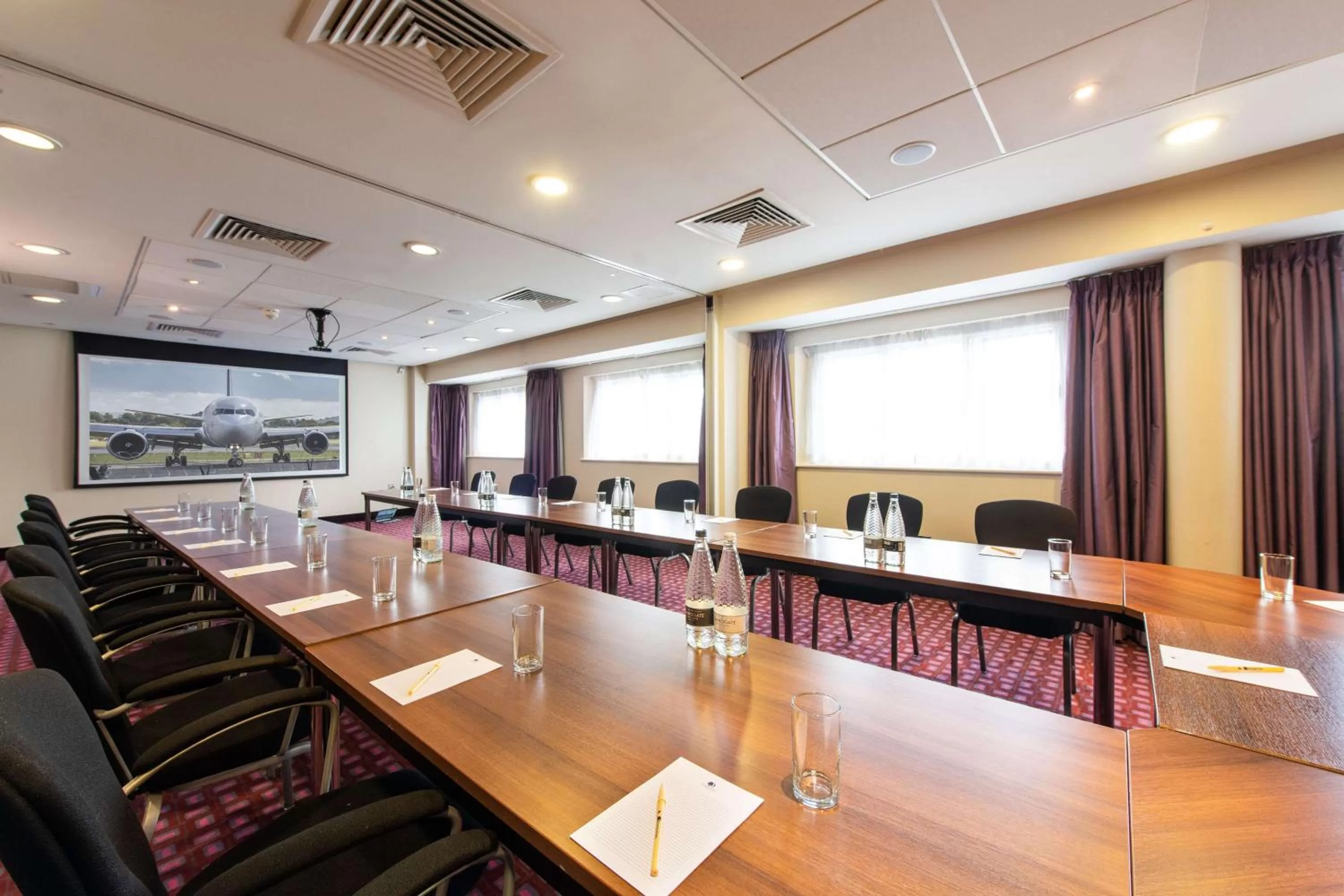 Meeting/conference room in DoubleTree by Hilton London Heathrow Airport