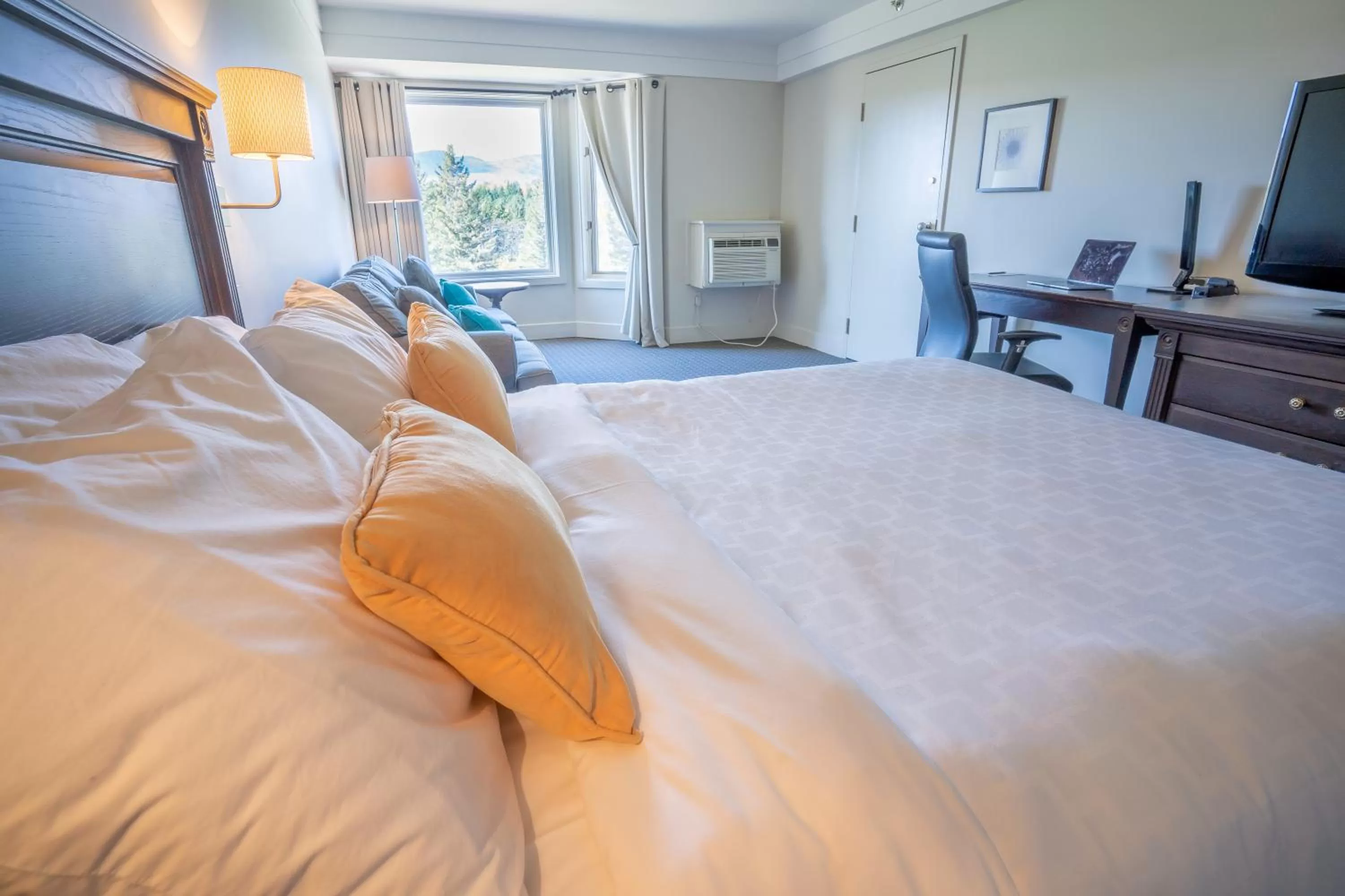 Bed in Manoir des Sables Hôtel & Golf