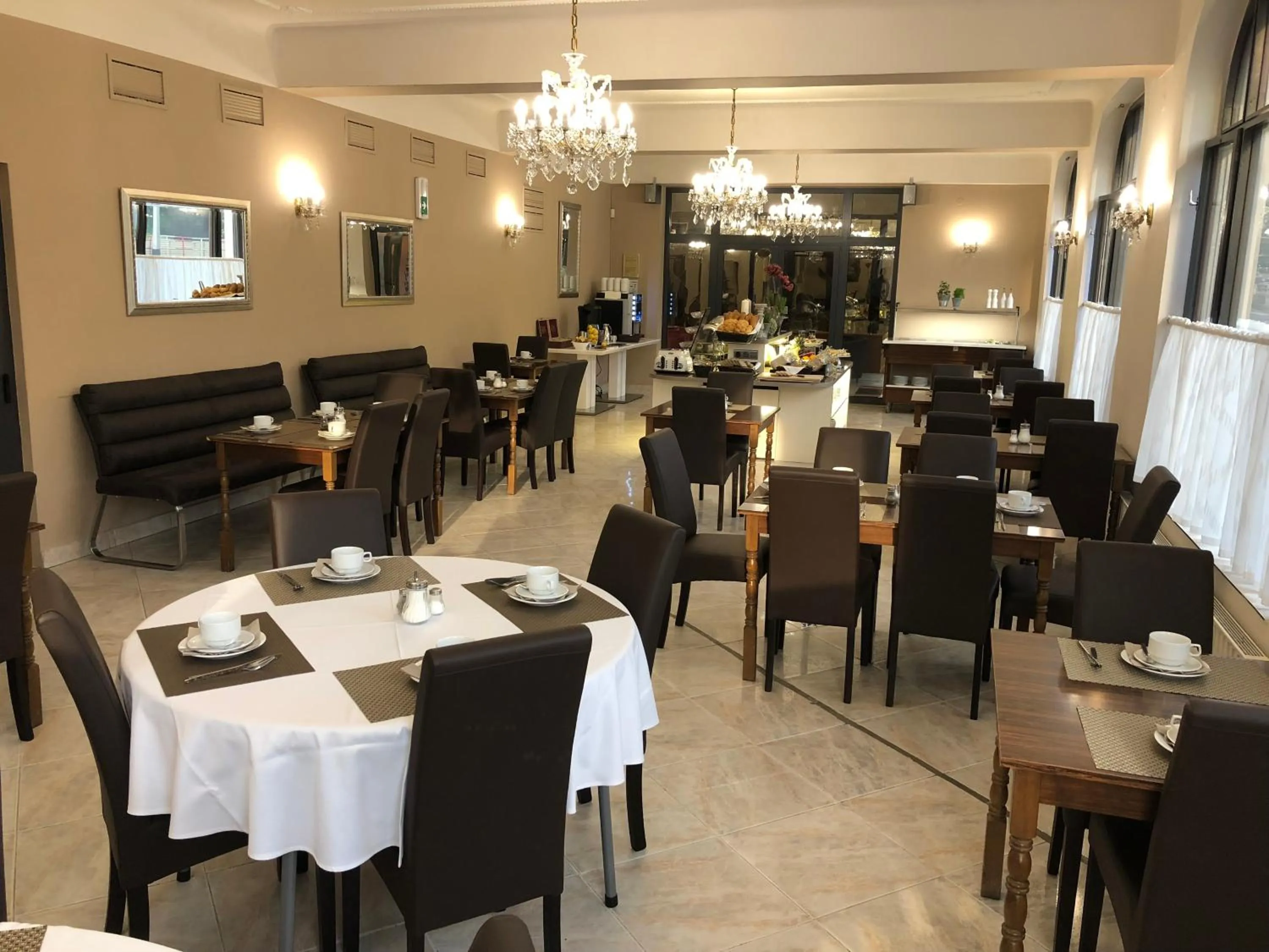 Restaurant/places to eat in Kavalir
