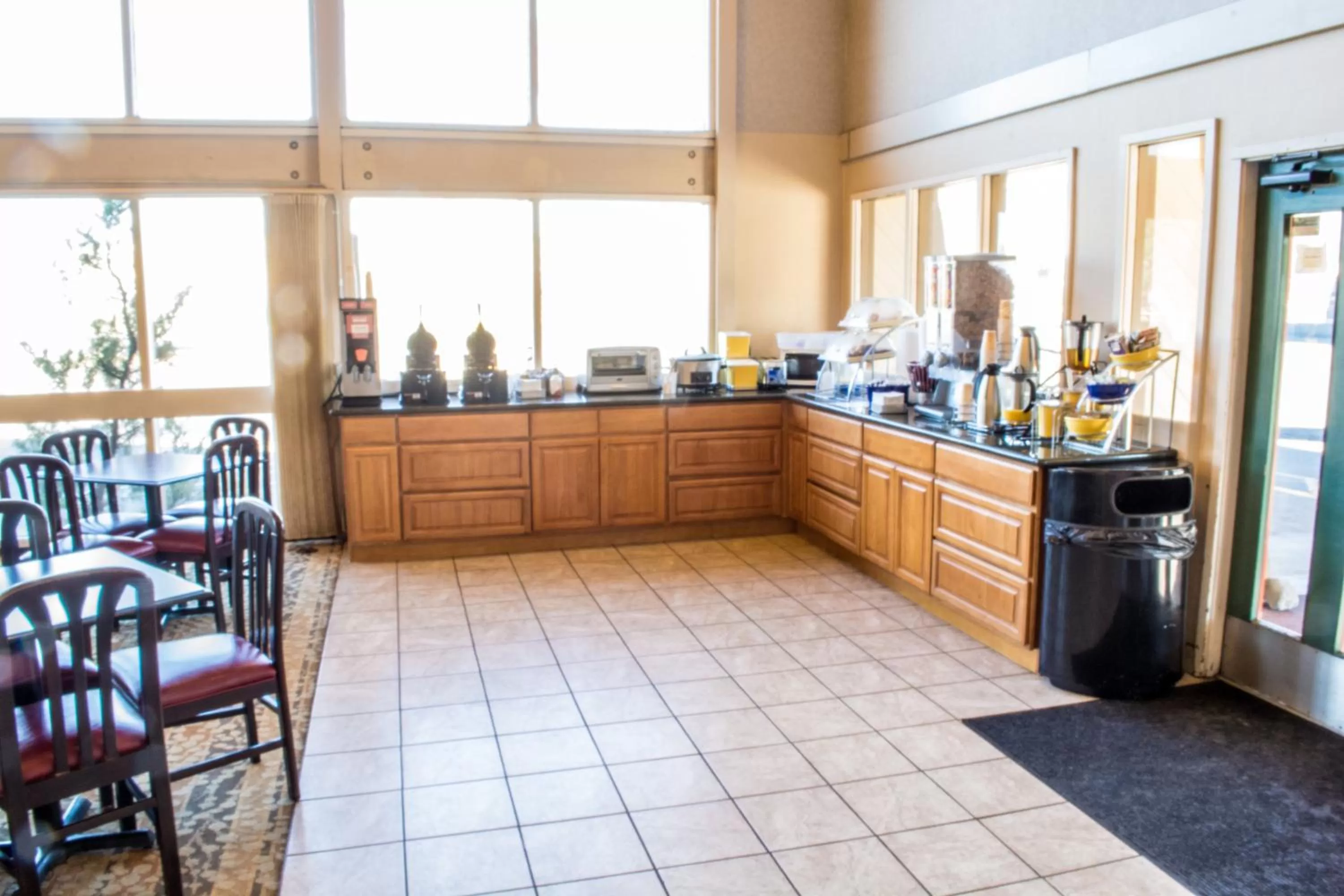 Restaurant/places to eat in Days Inn by Wyndham Klamath Falls