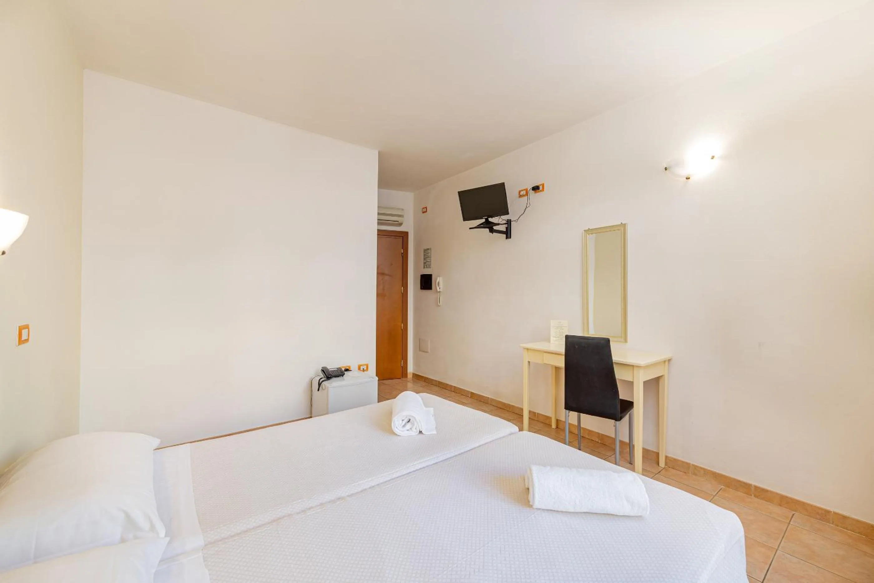 Photo of the whole room, Bed in Hotel Villa Piras