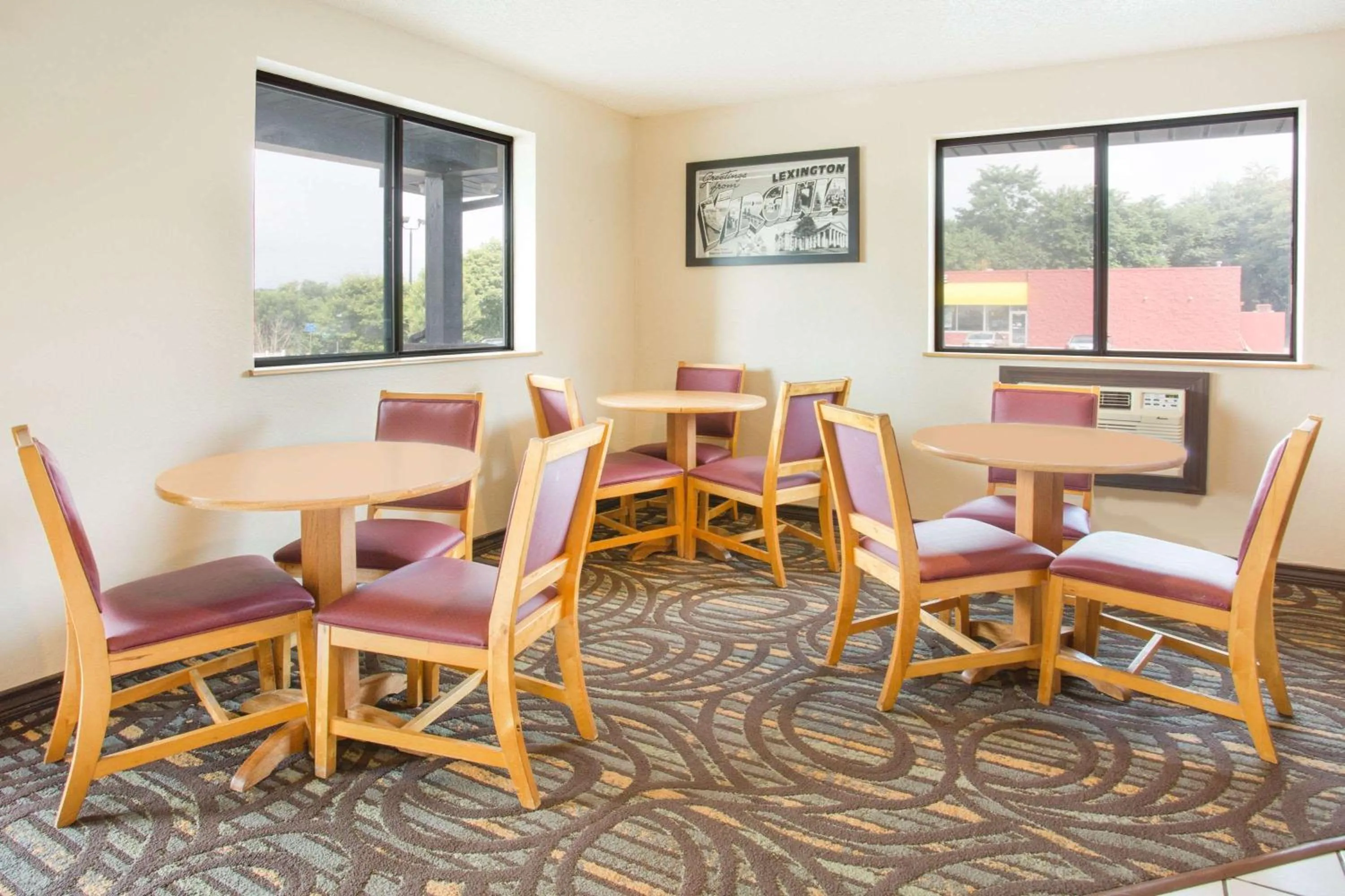 Restaurant/places to eat in Super 8 by Wyndham Lexington VA