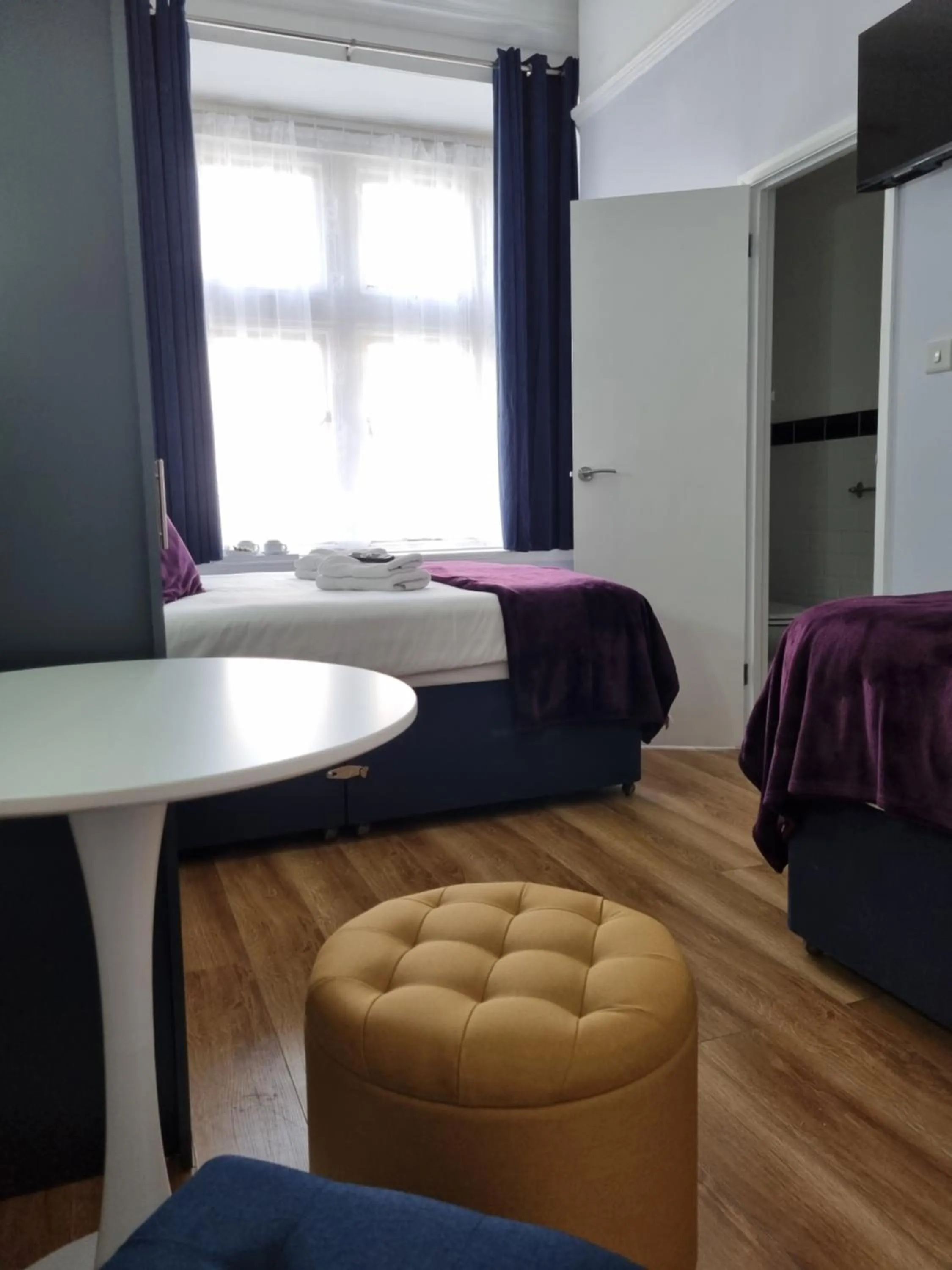 Bedroom, Bed in The Windmill Hotel