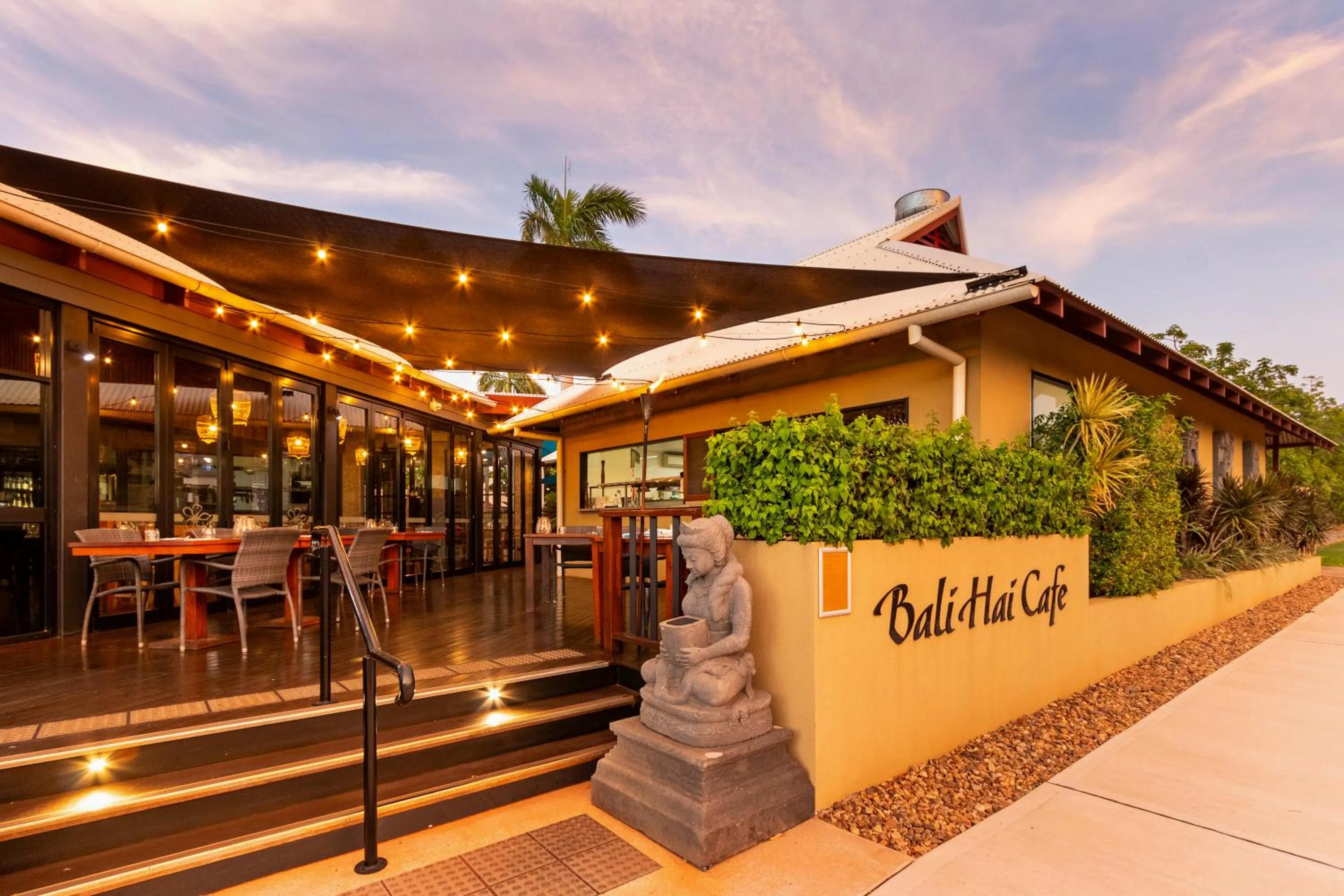 Restaurant/places to eat in Bali Hai Resort & Spa