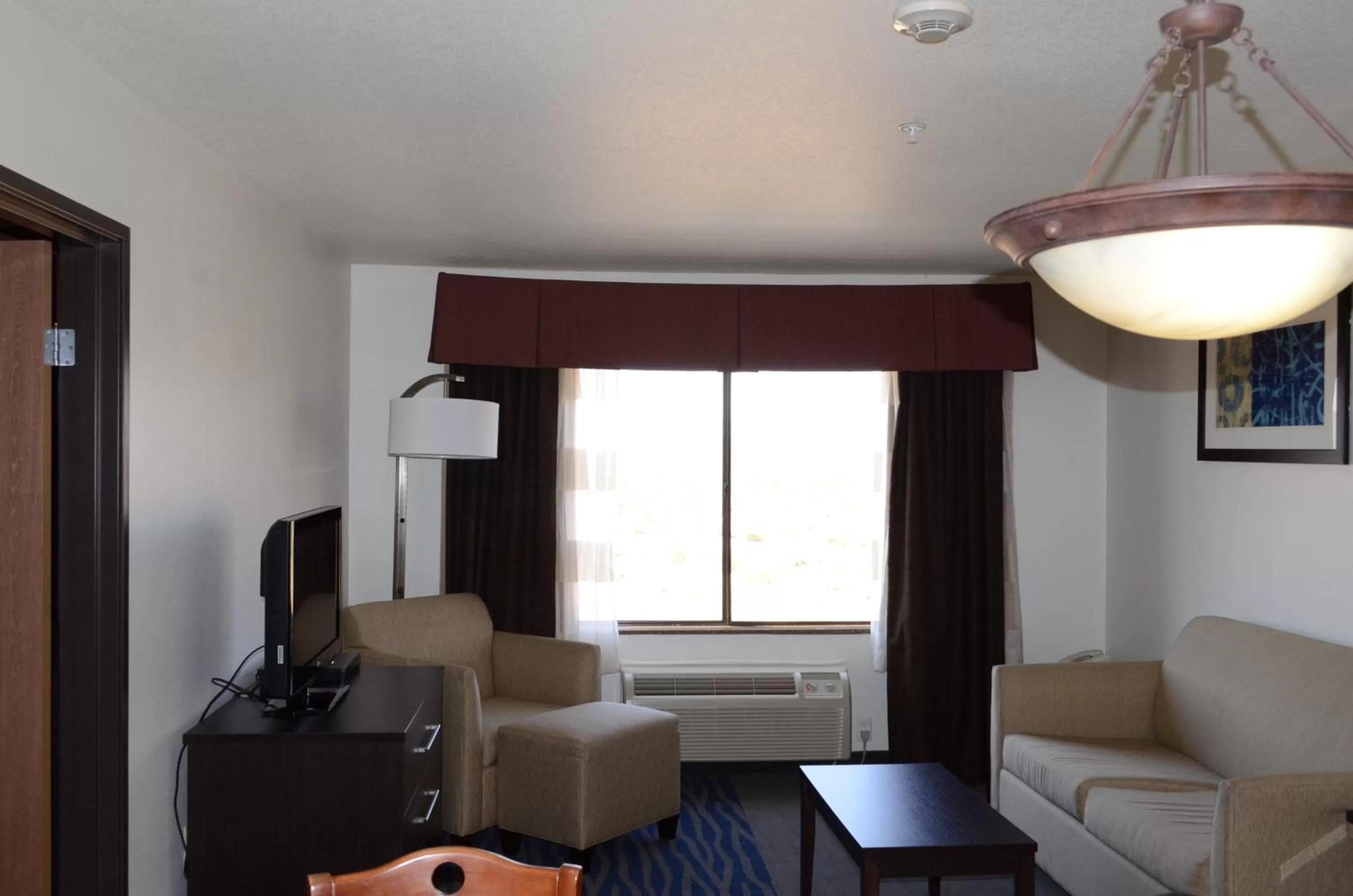 Photo of the whole room in Holiday Inn Express Hotel & Suites Barstow by IHG