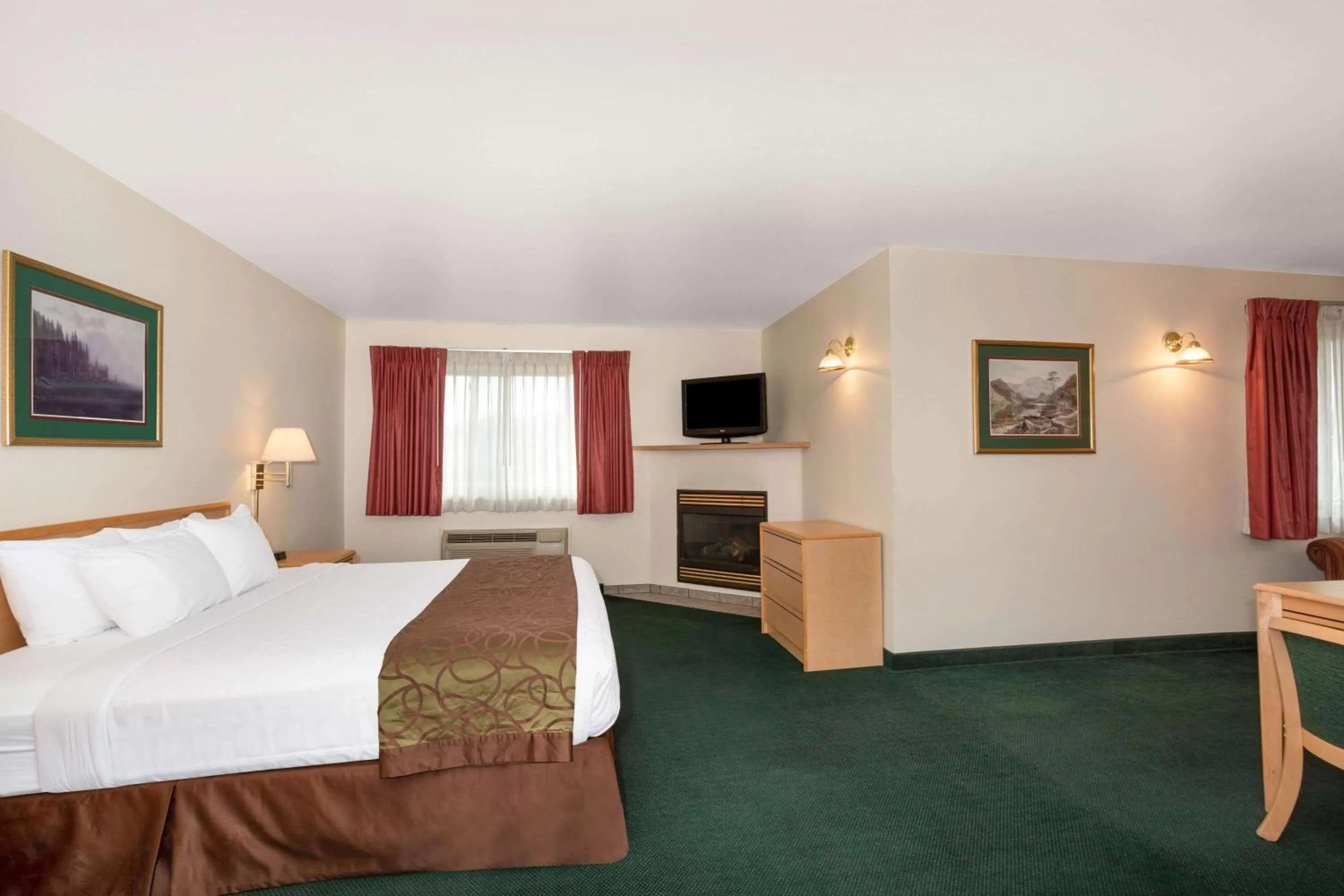 Photo of the whole room, Bed in Inn at Lander, Travelodge by Wyndham