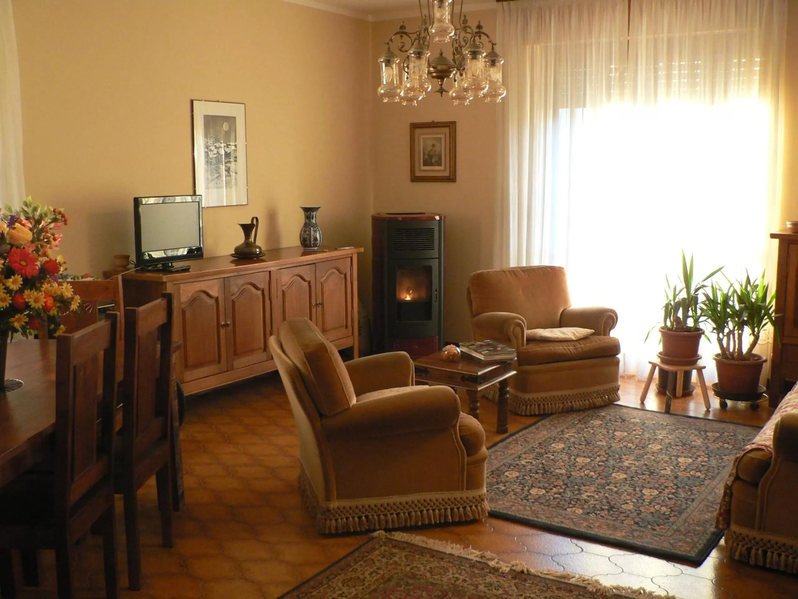 Communal lounge/ TV room in La Via del Sole