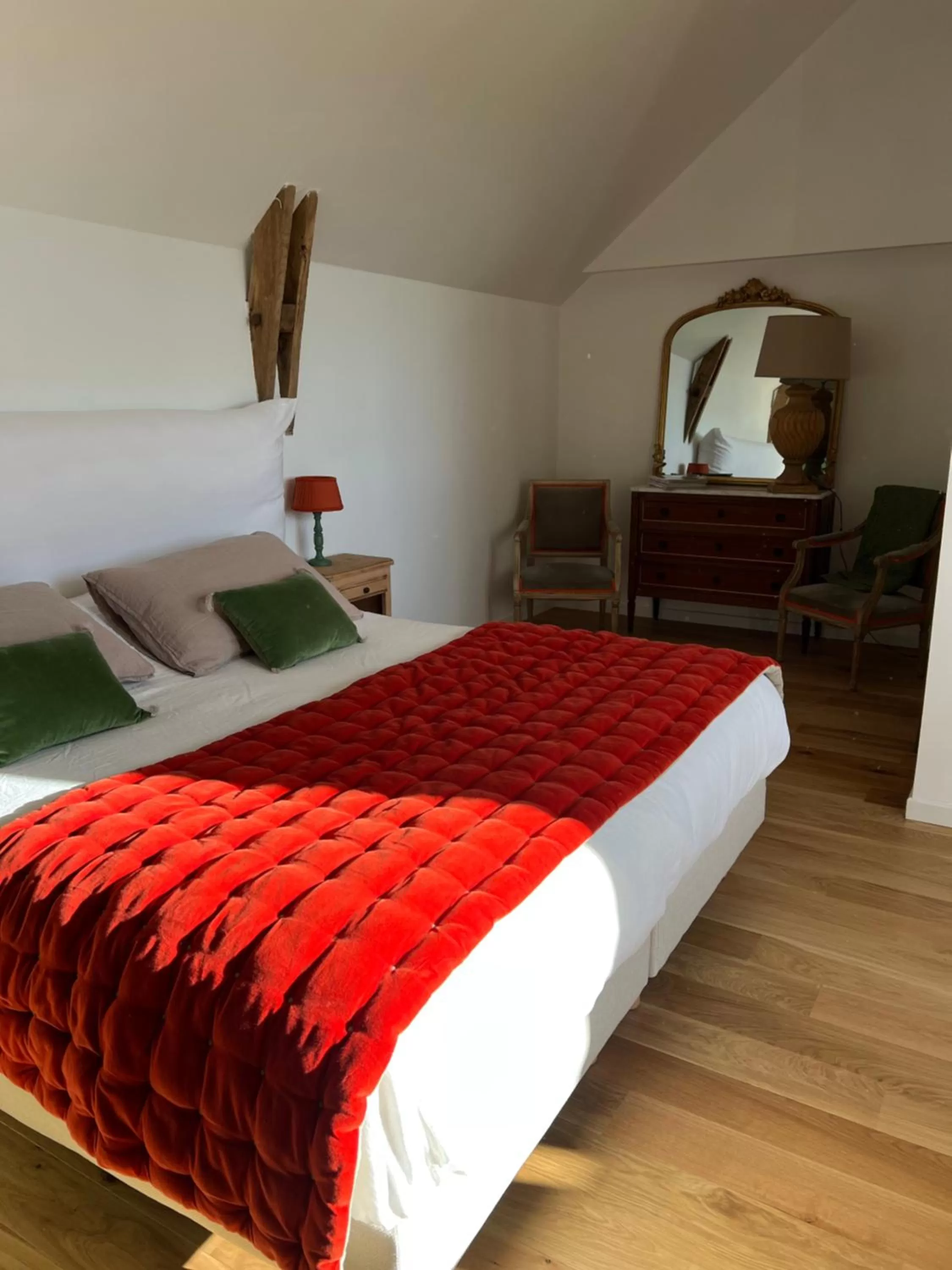 Queen Room with Garden View in Le Logis de la Lettre