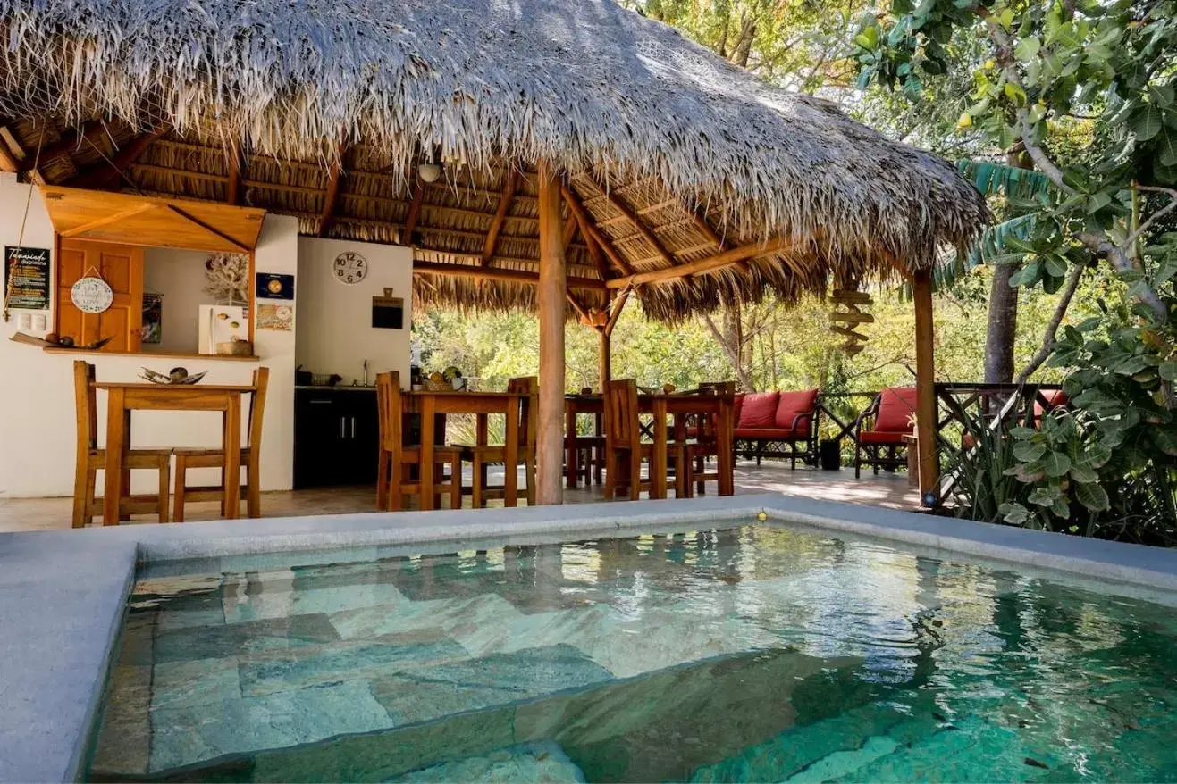 King Room with Pool View in Antema Lodge Secteur Tamarindo, piscine, yoga, gym, jungle et paix King Room with Pool View in Antema Lodge Secteur Tamarindo, piscine, yoga, gym, jungle et paix