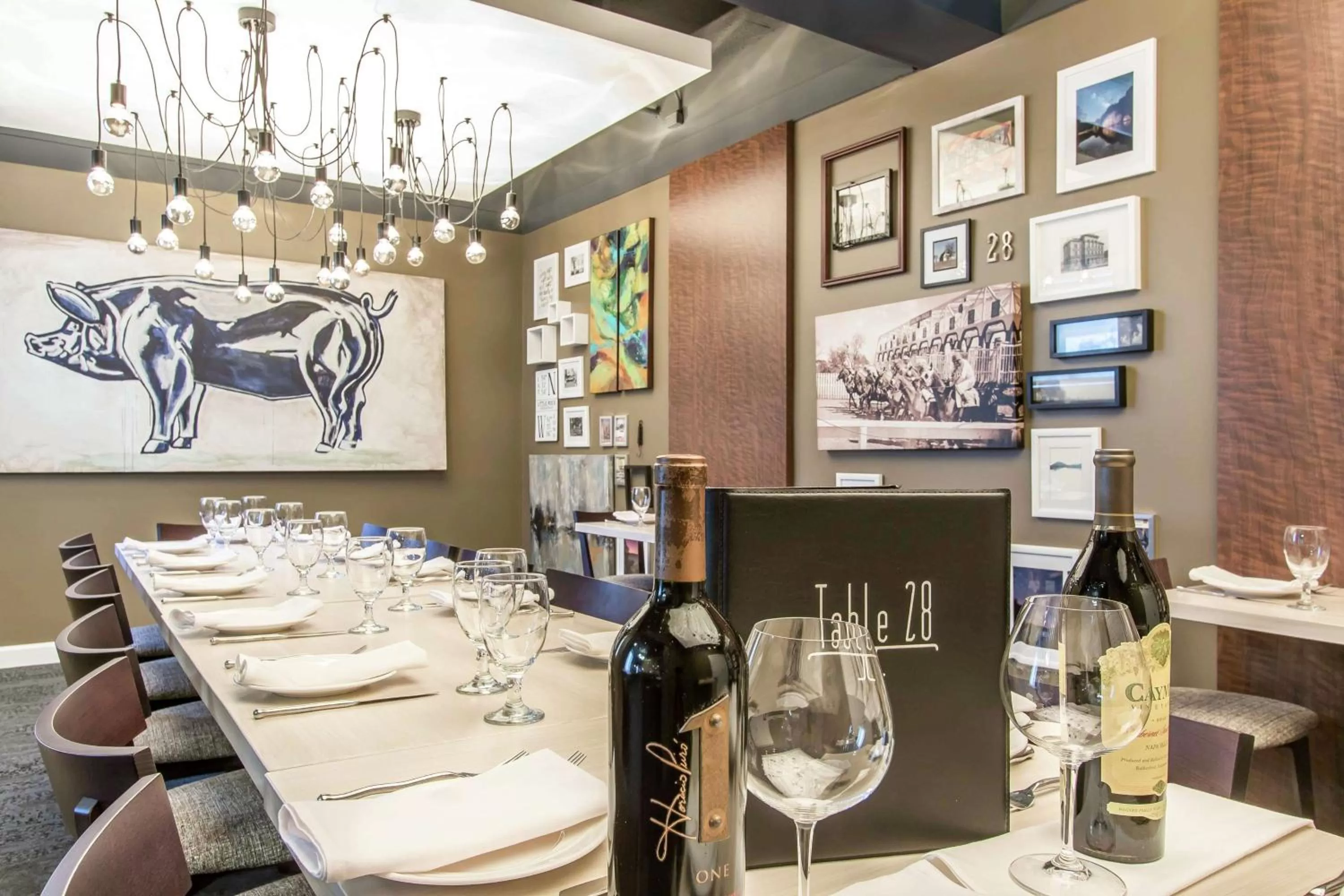 Restaurant/places to eat in The Burgundy Hotel, Tapestry Collection by Hilton