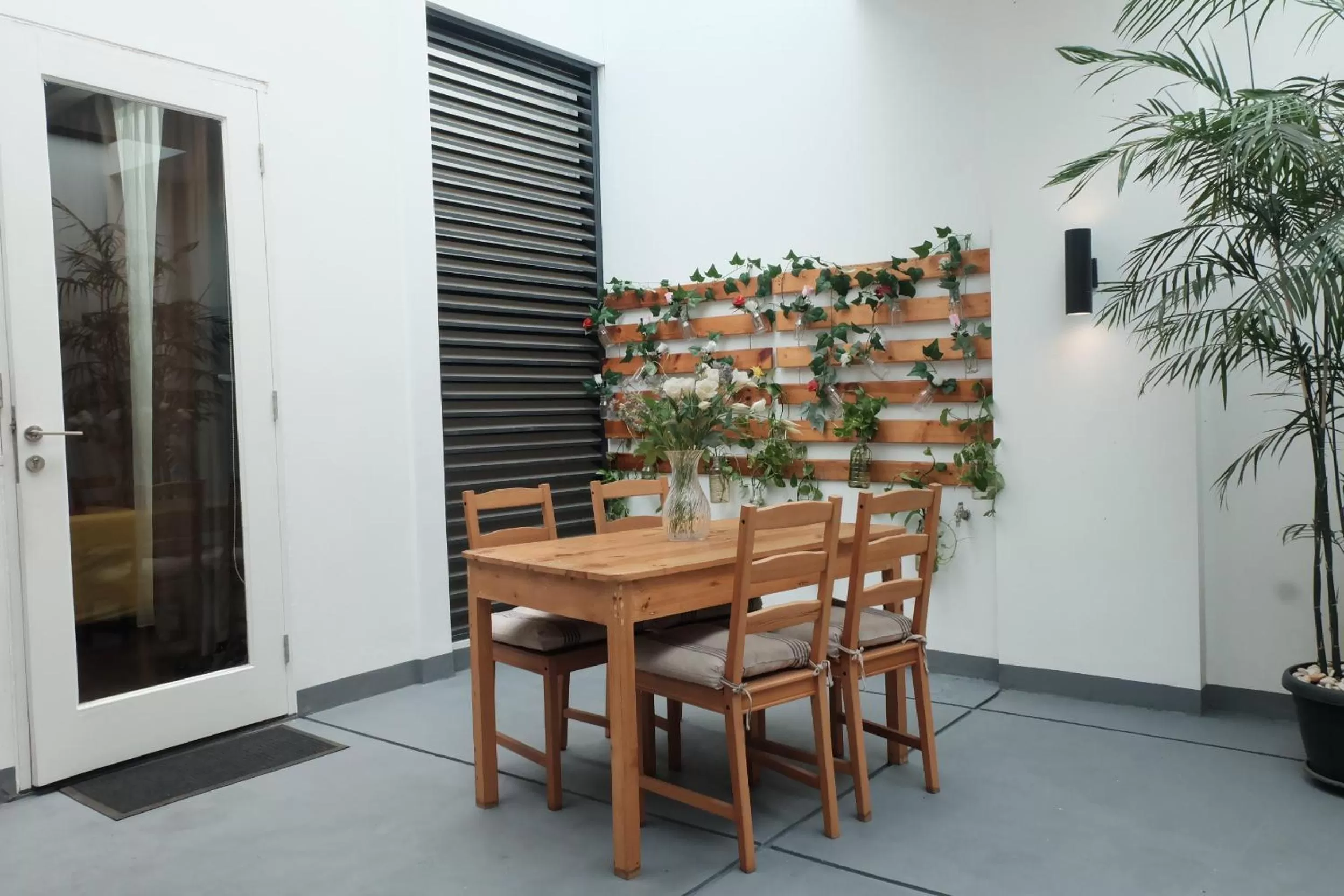 Balcony/Terrace in White Tree Residence