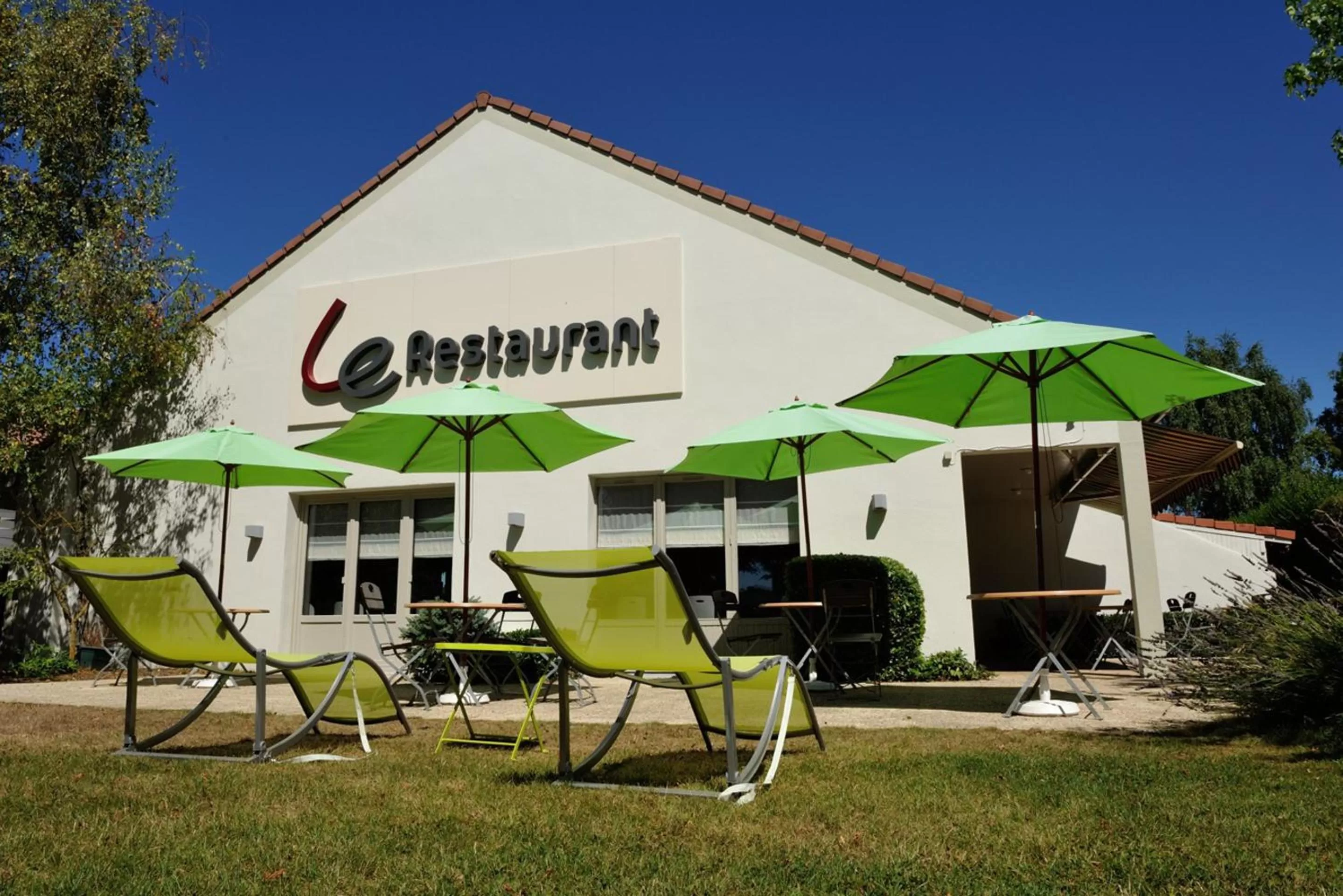 Patio in Campanile Bourg-En-Bresse ~ Viriat