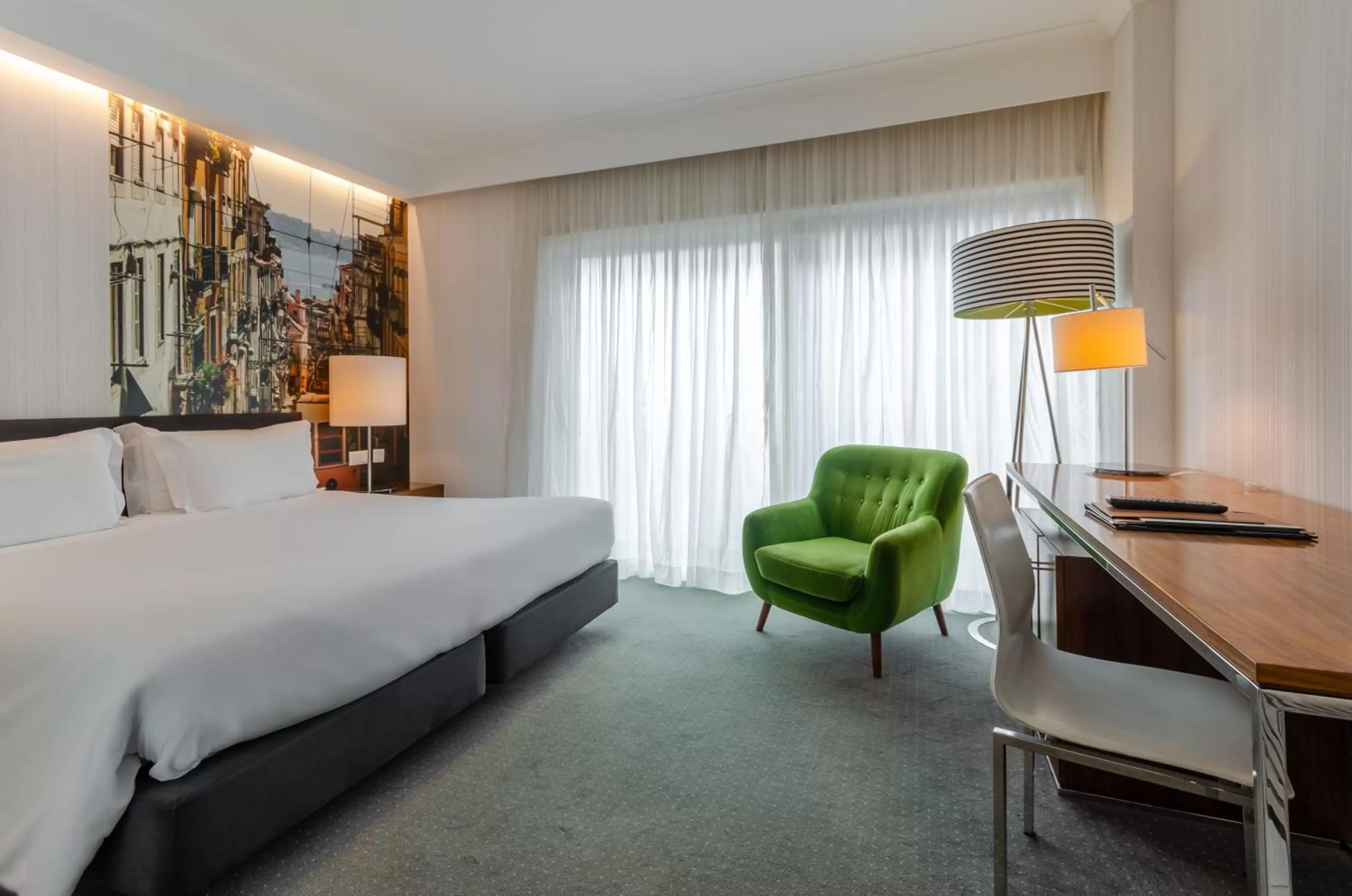 Photo of the whole room, Bed in Olissippo Saldanha